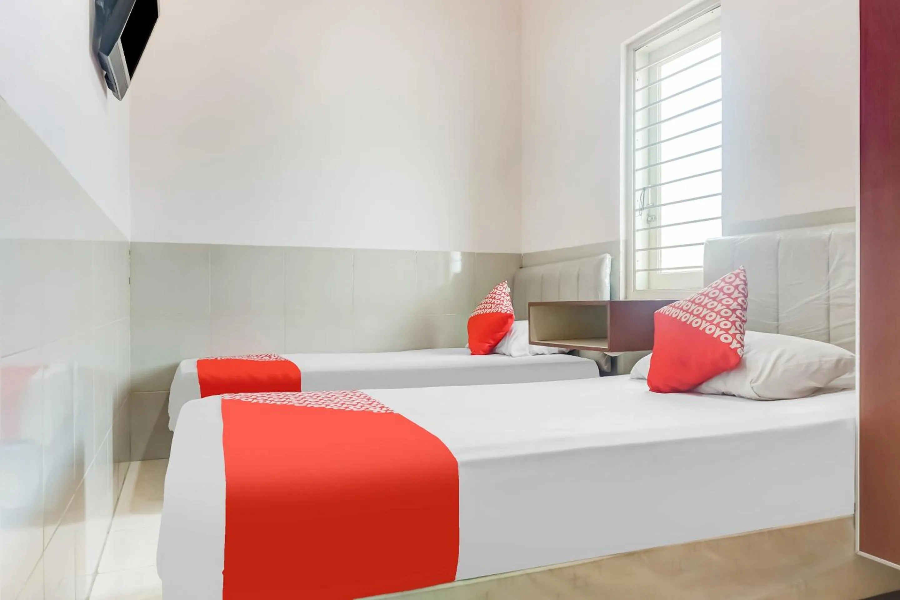 Bedroom, Bed in OYO 91316 Hh Guest House Makassar