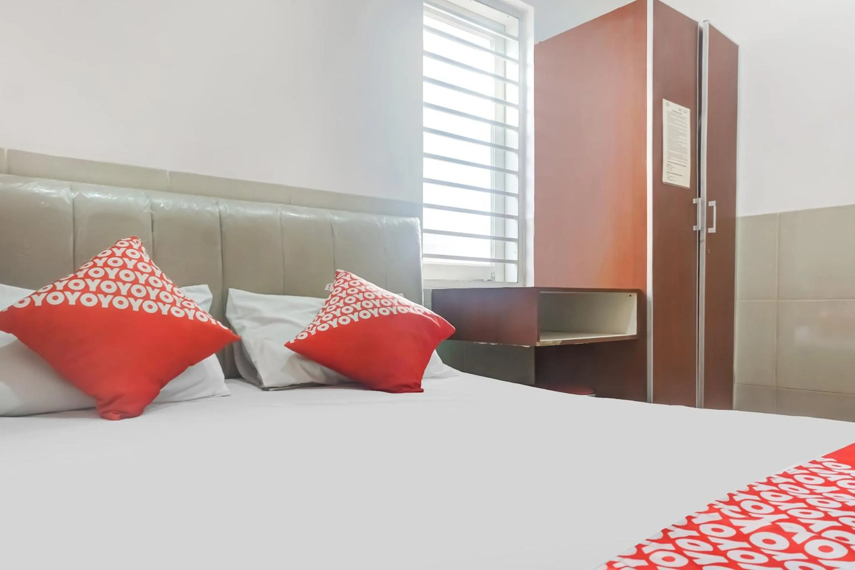 Bedroom, Bed in OYO 91316 Hh Guest House Makassar