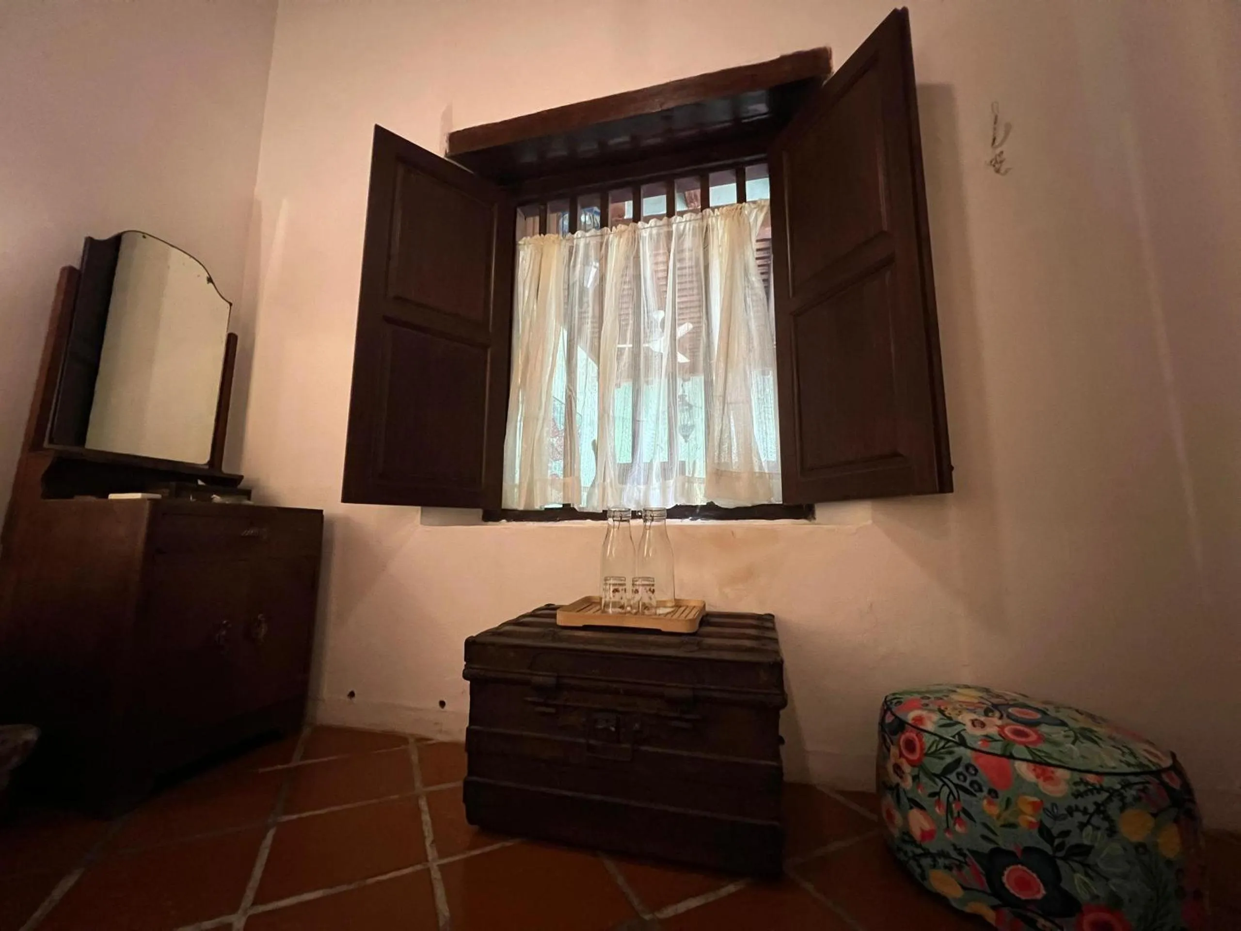 Seating area in East Indies Mansion