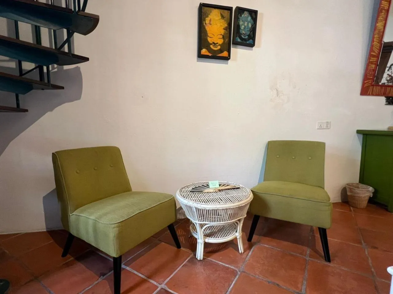 Seating area in East Indies Mansion