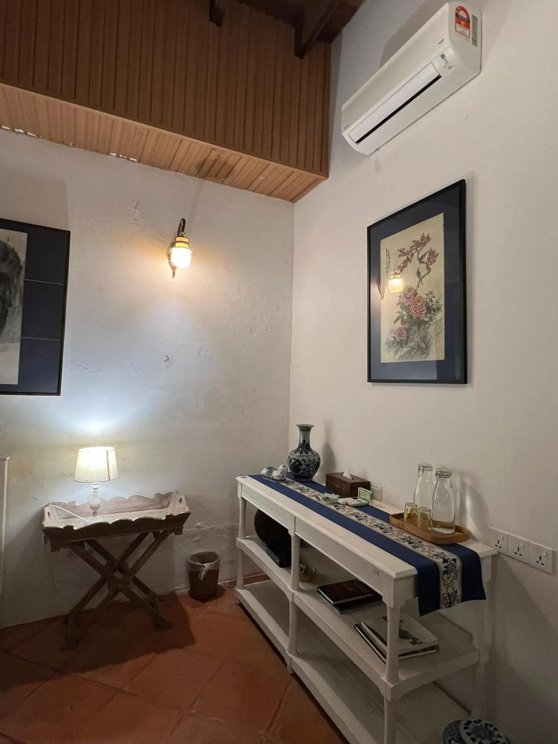 Decorative detail, Bed in East Indies Mansion Decorative detail, Bed in East Indies Mansion