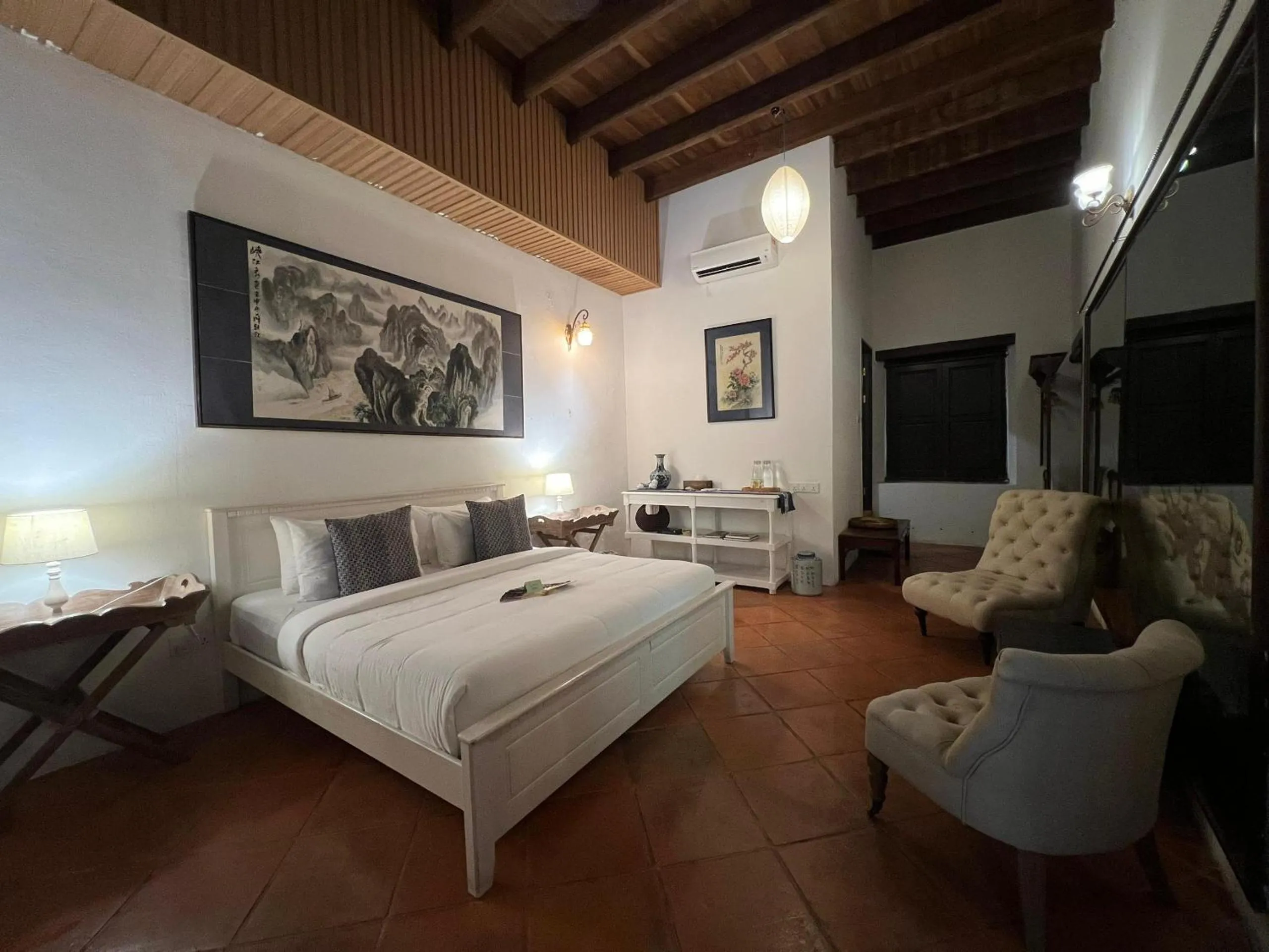 Photo of the whole room, Bed in East Indies Mansion