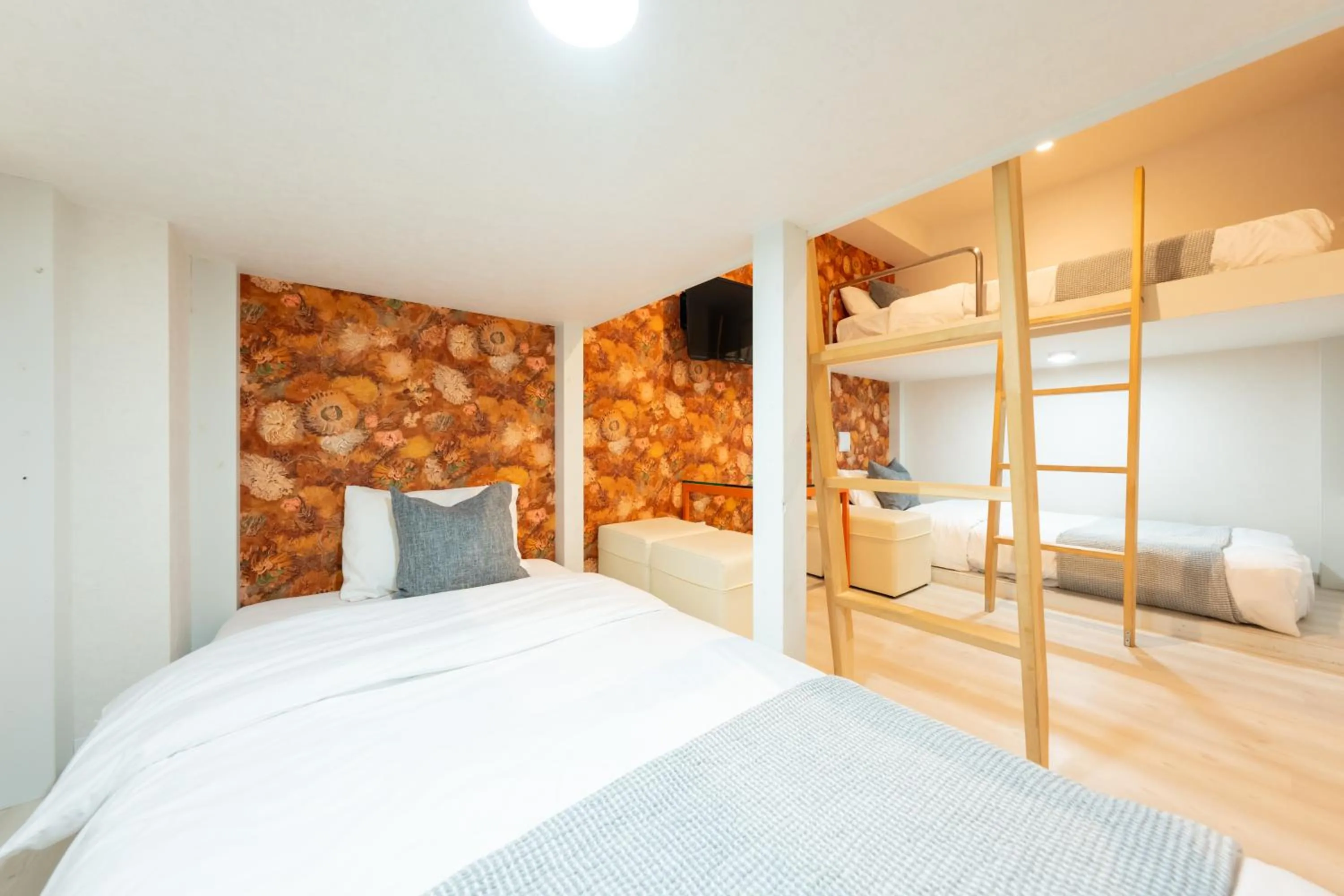 bunk bed, Bed in GRAND CAVE MOTOMACHI