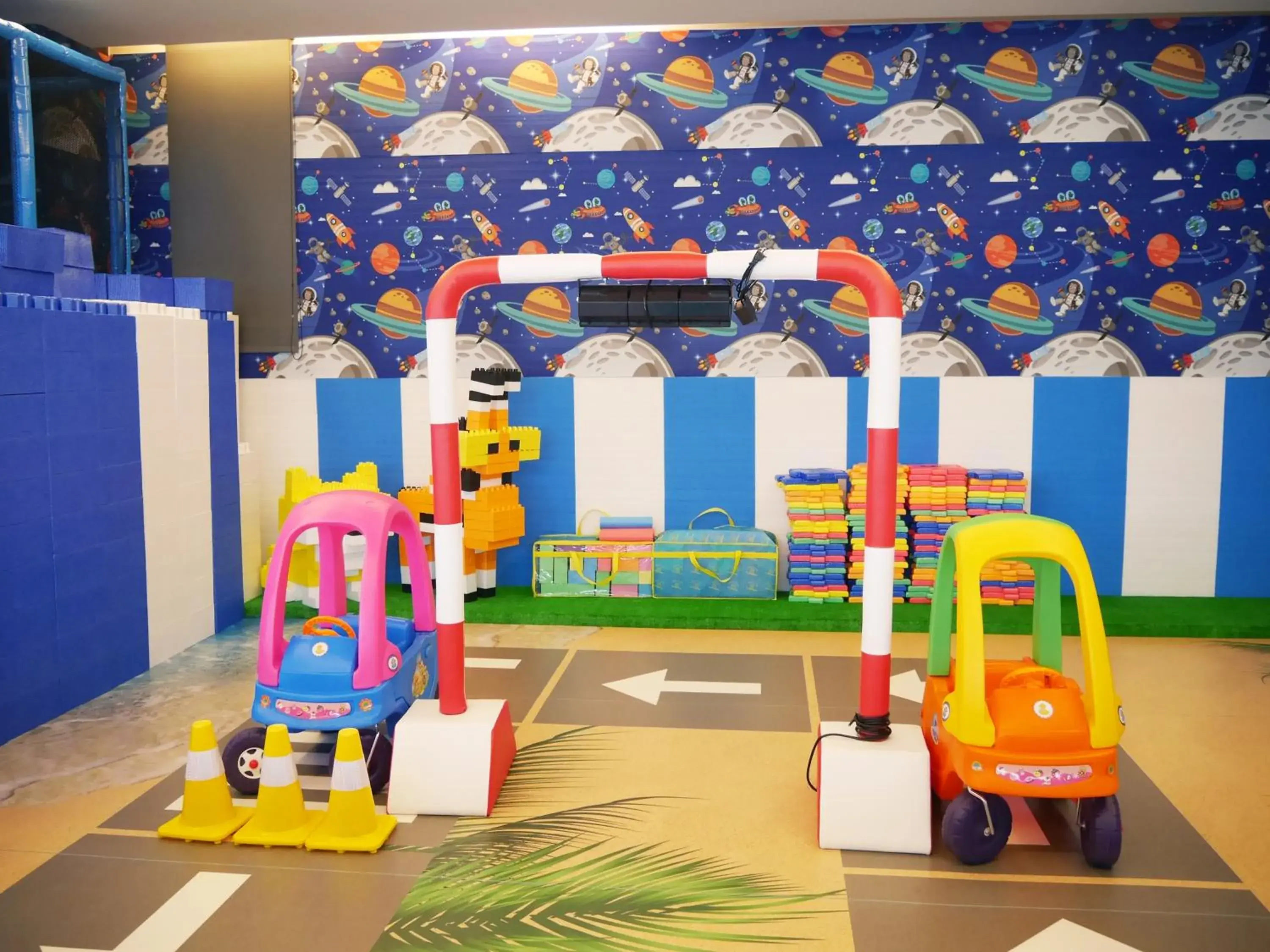 Children play ground, Children's Play Area in Dubai Villa Motel