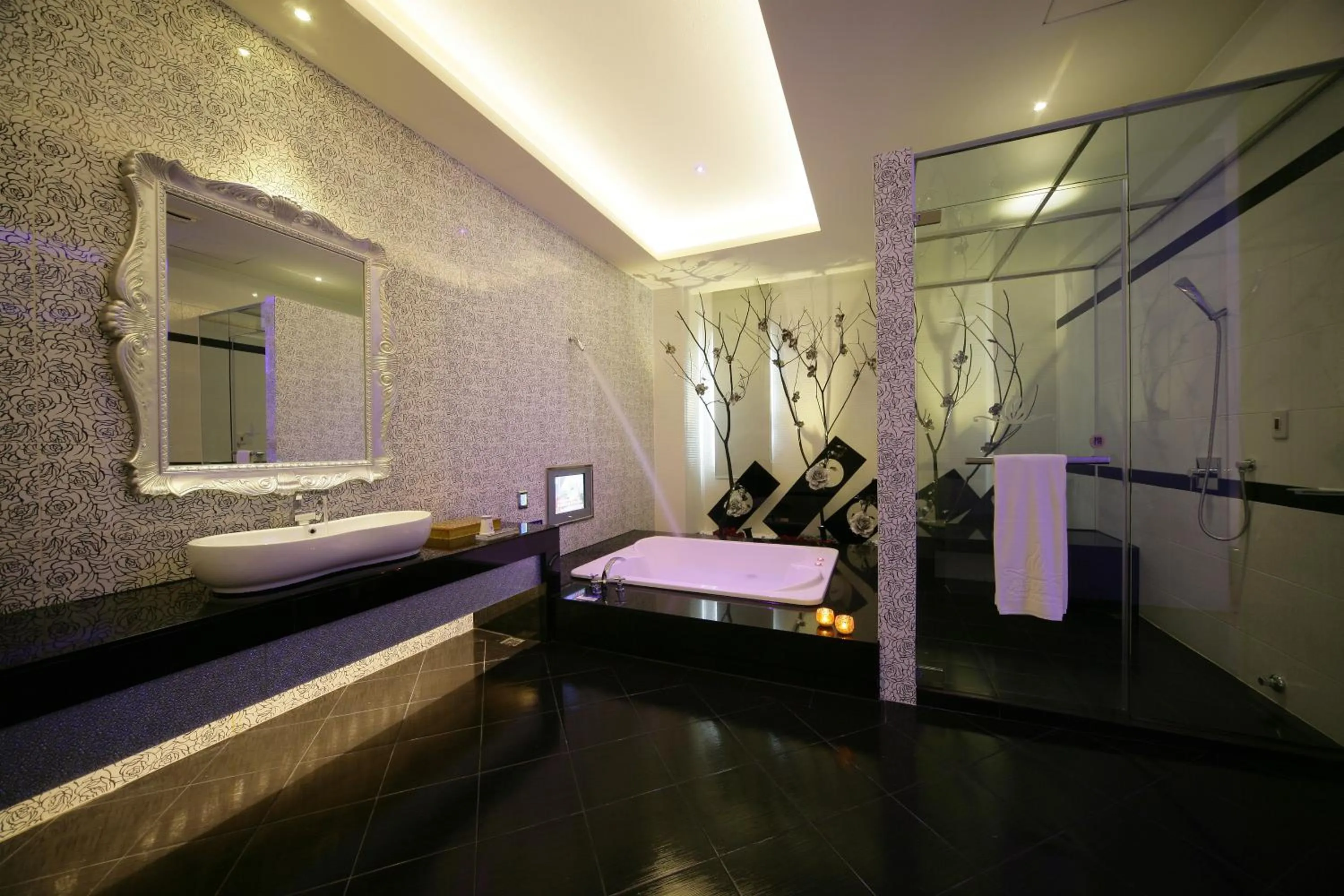 Shower in Dubai Villa Motel