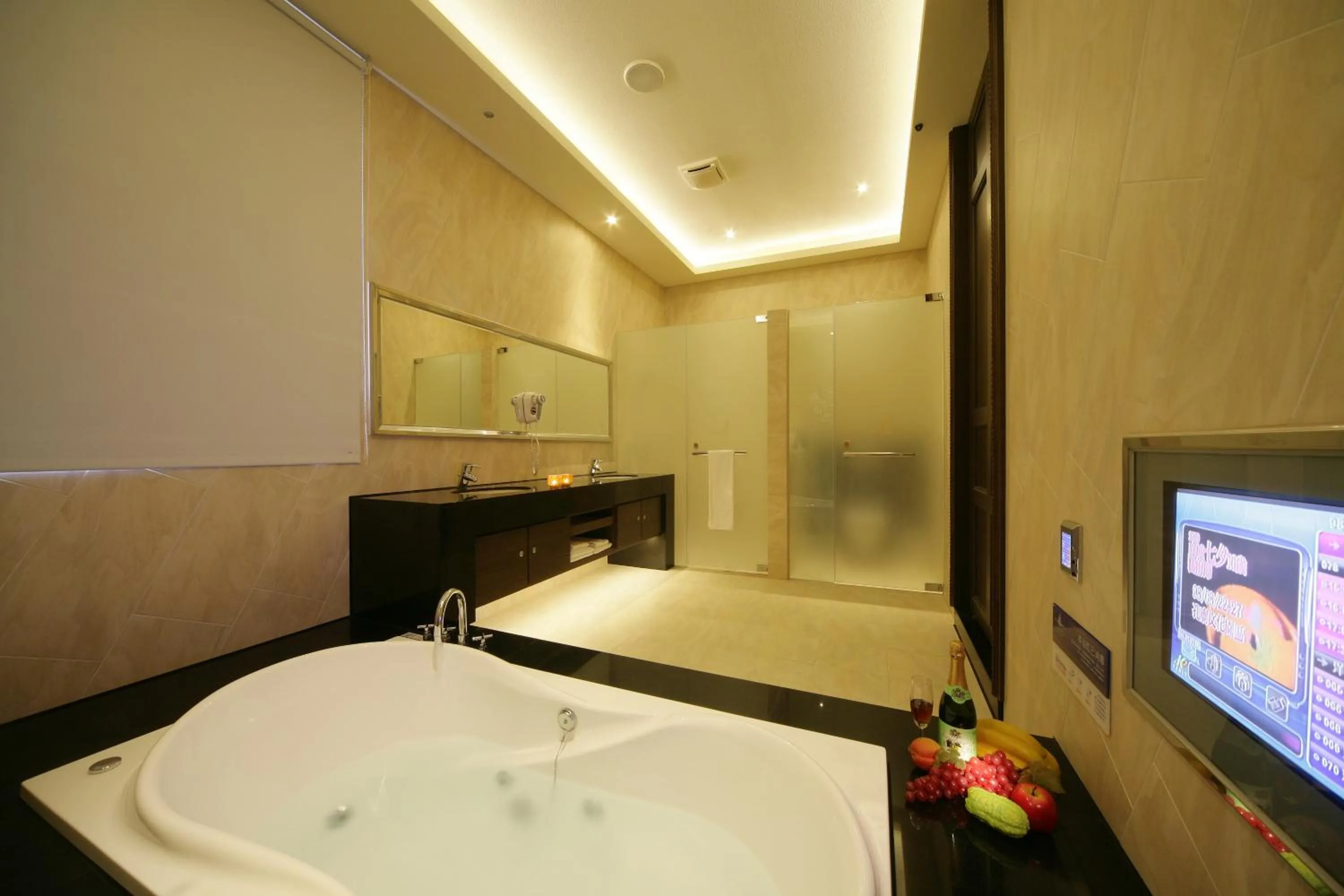 Shower in Dubai Villa Motel