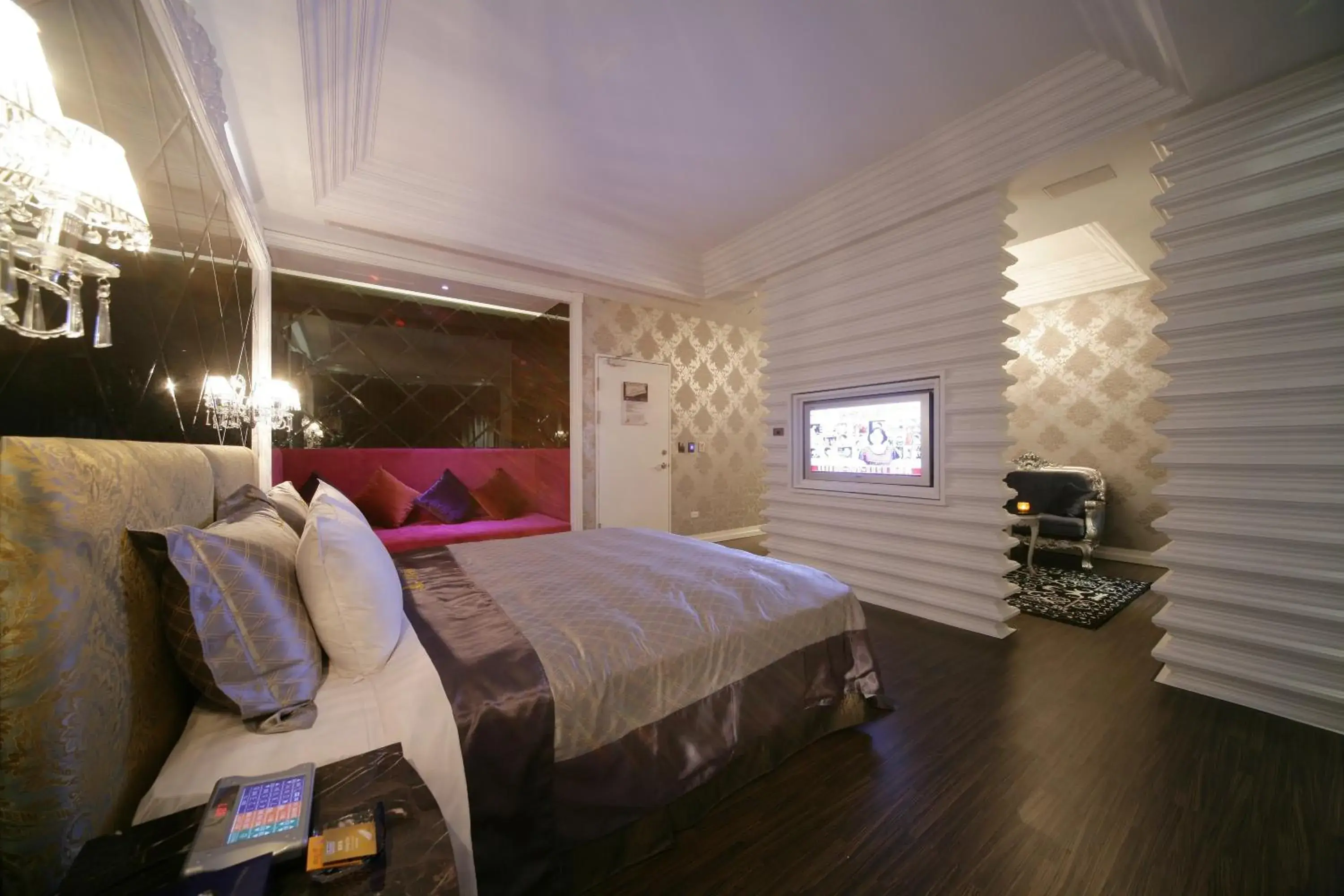 Bed in Dubai Villa Motel