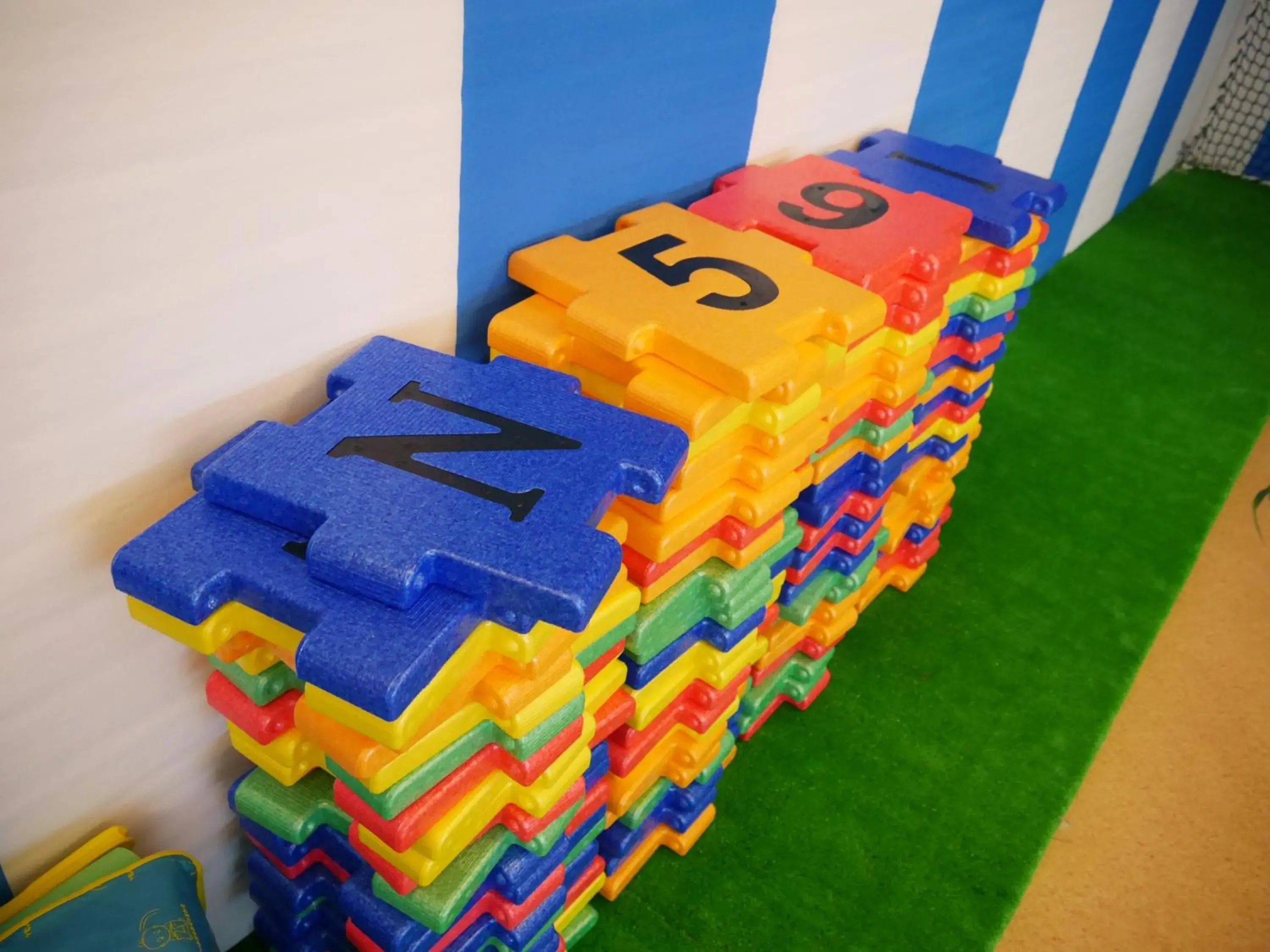 Children play ground in Dubai Villa Motel