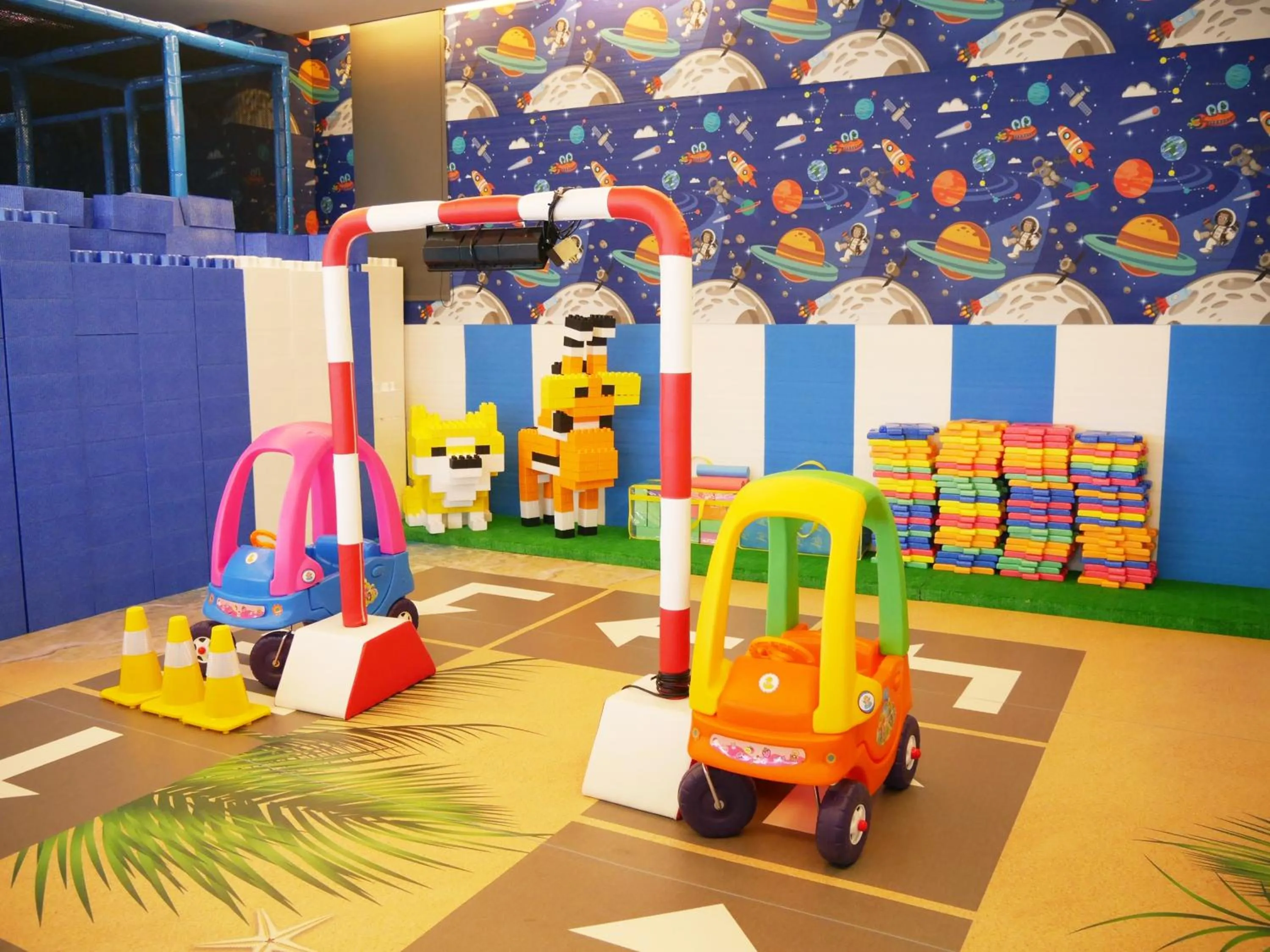 Children play ground in Dubai Villa Motel