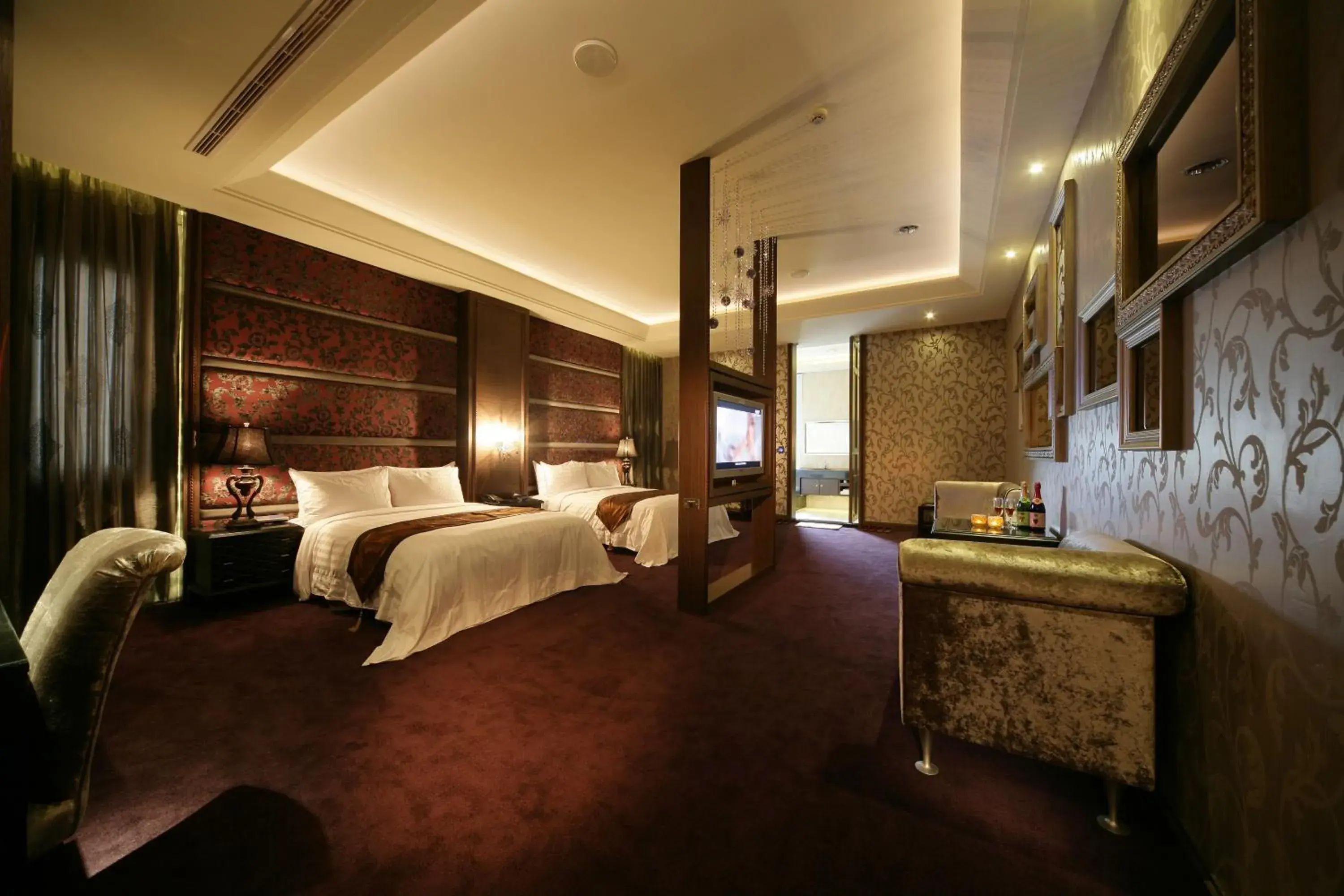 Photo of the whole room, Bed in Dubai Villa Motel