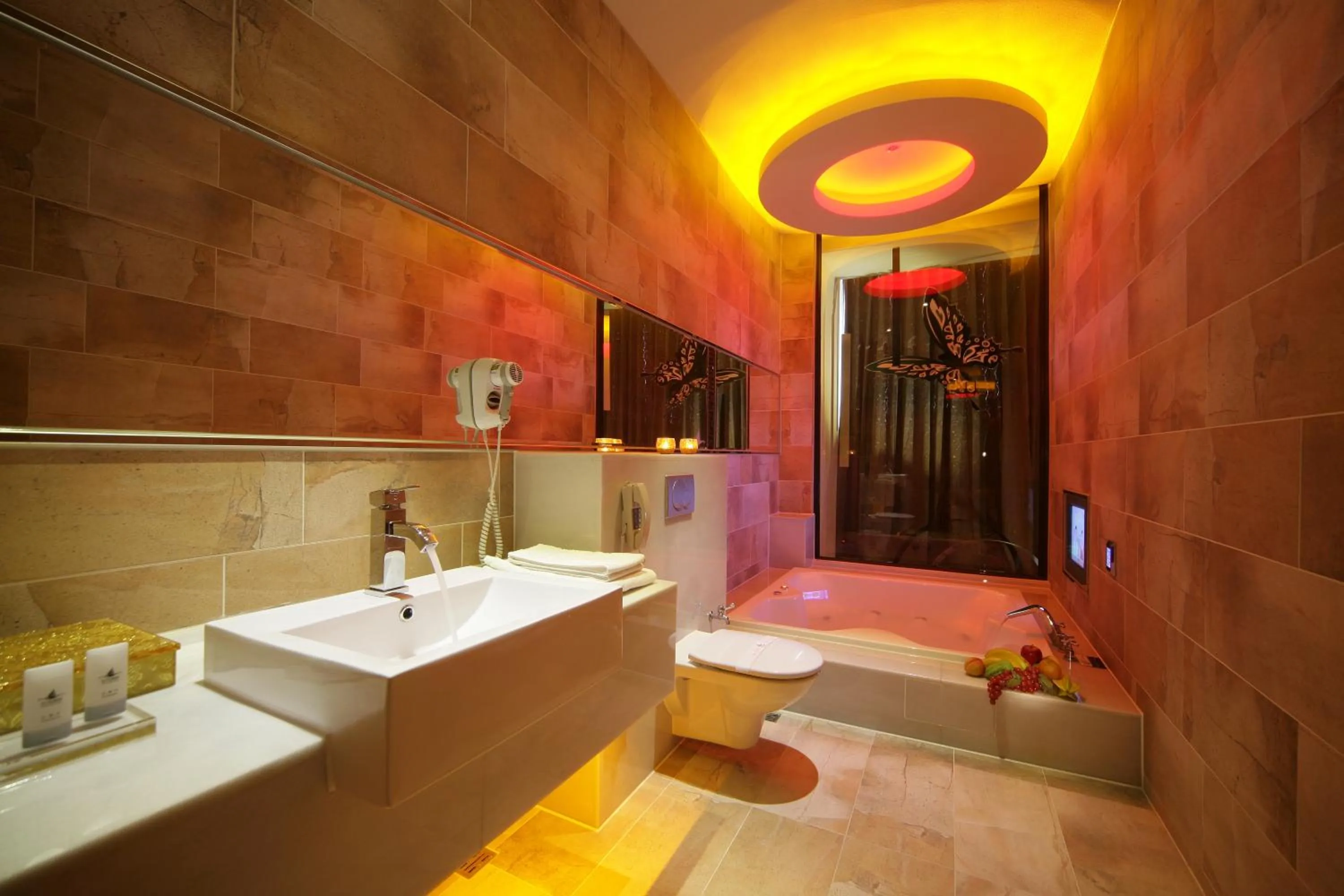 Shower in Dubai Villa Motel