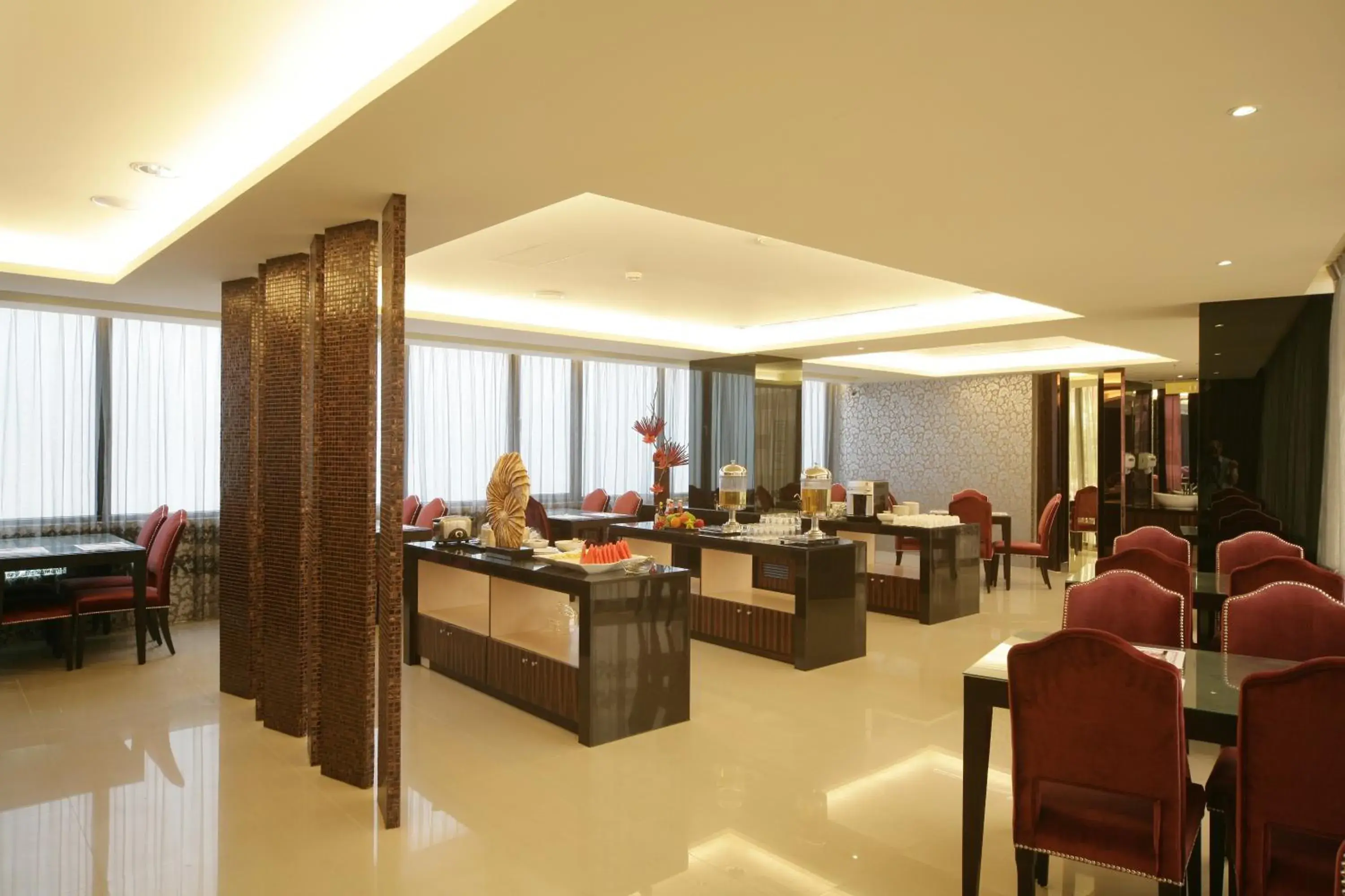 Restaurant/Places to Eat in Dubai Villa Motel