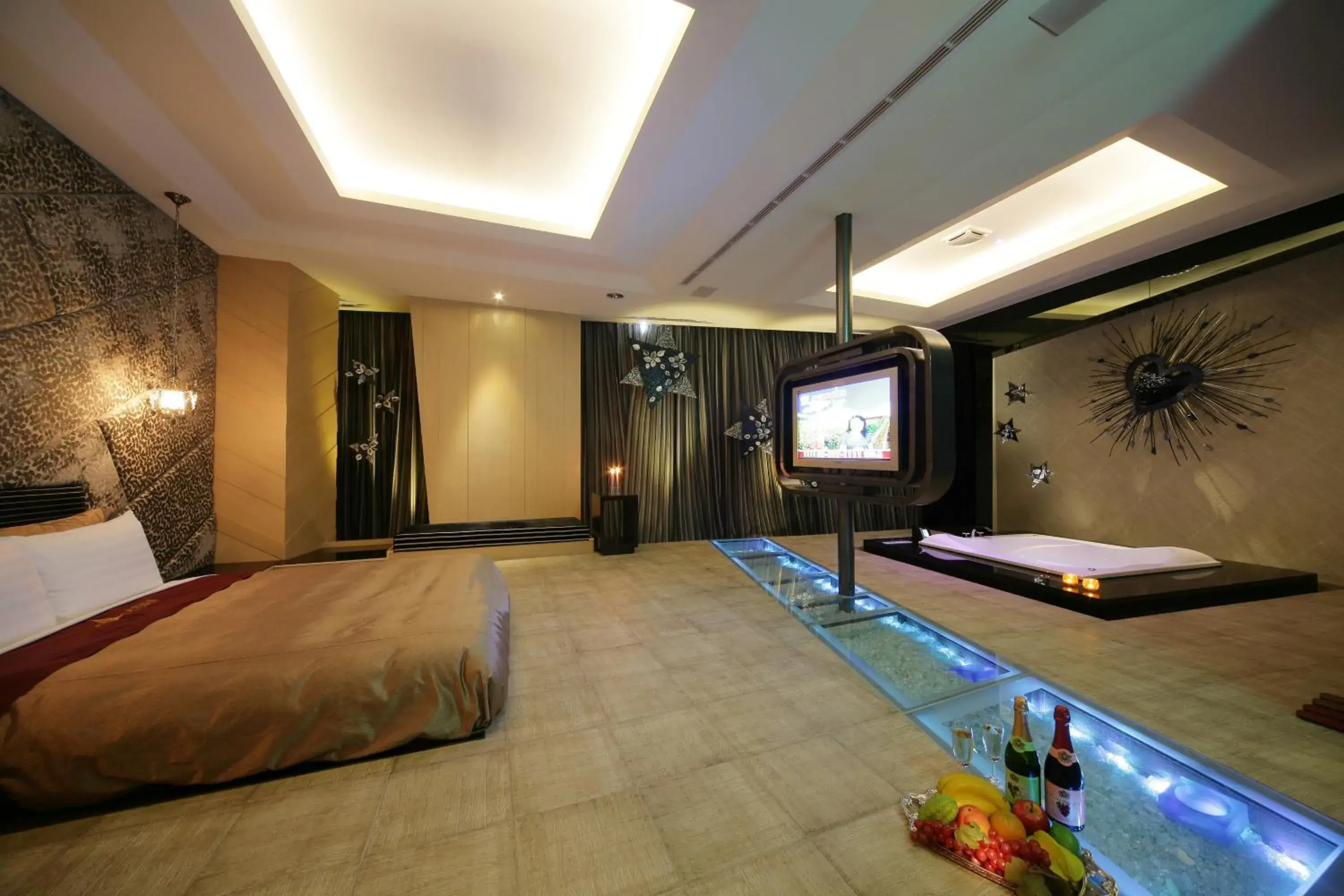 Bathroom, Bed in Dubai Villa Motel