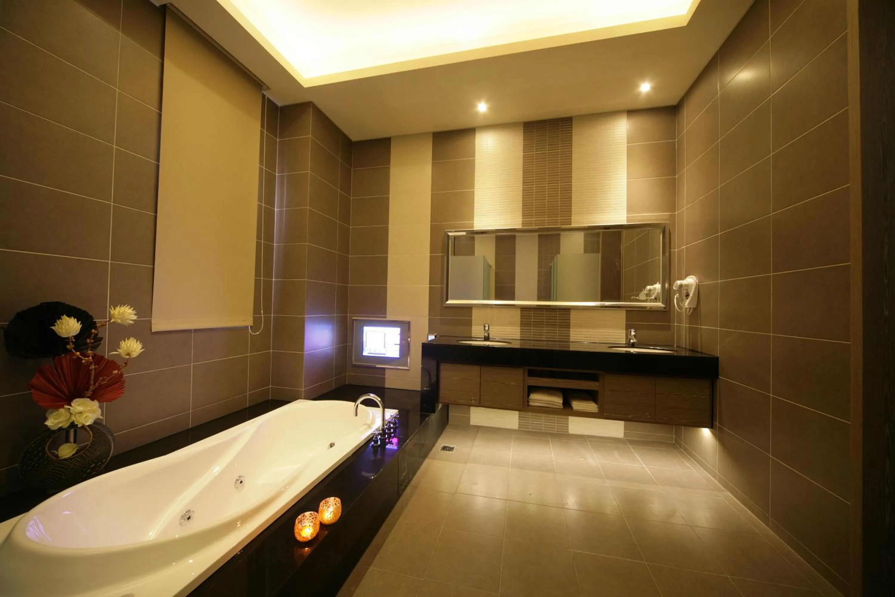 Hot Tub in Dubai Villa Motel