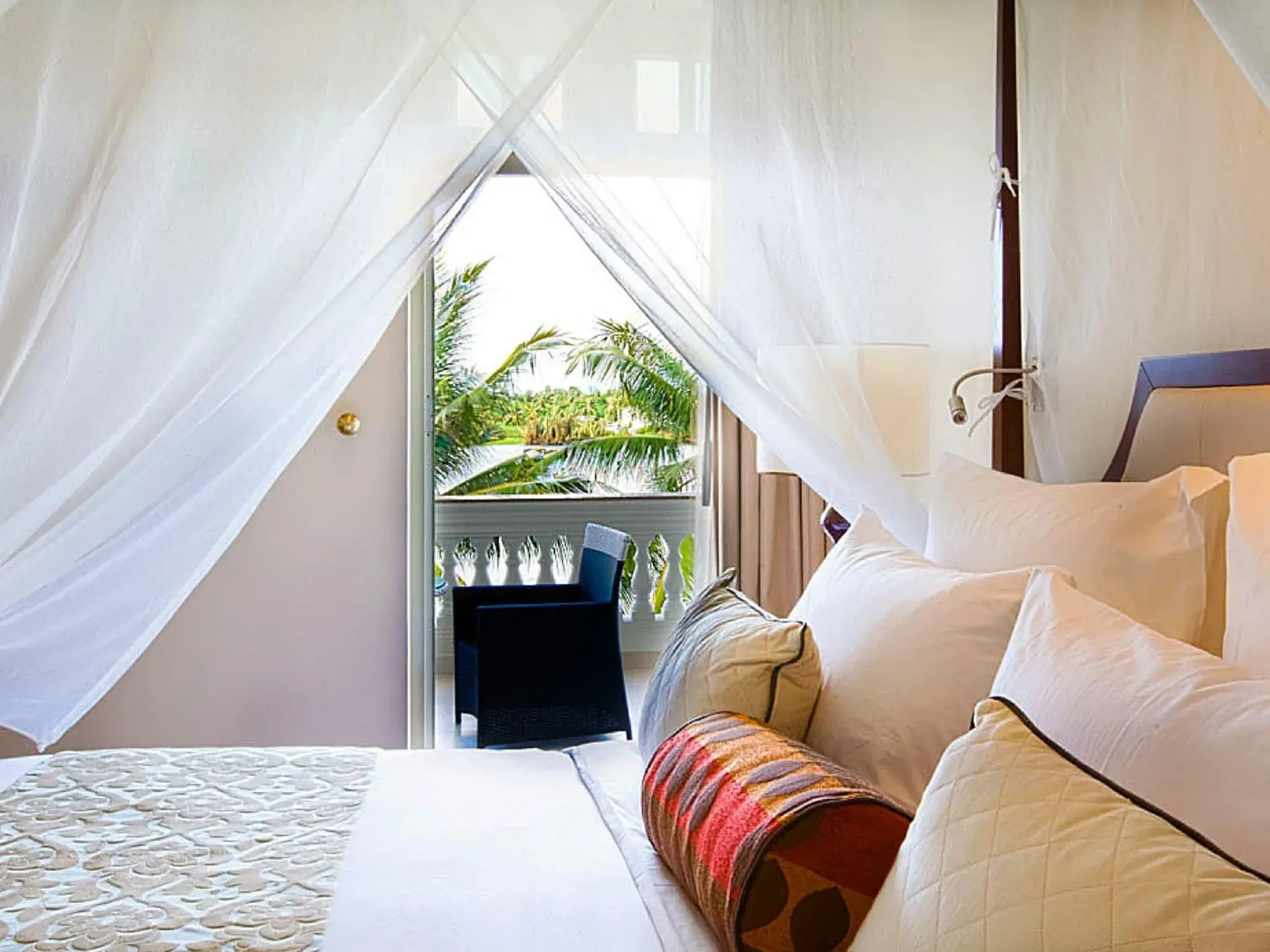 Bed in Villa Song Saigon Bed in Villa Song Saigon