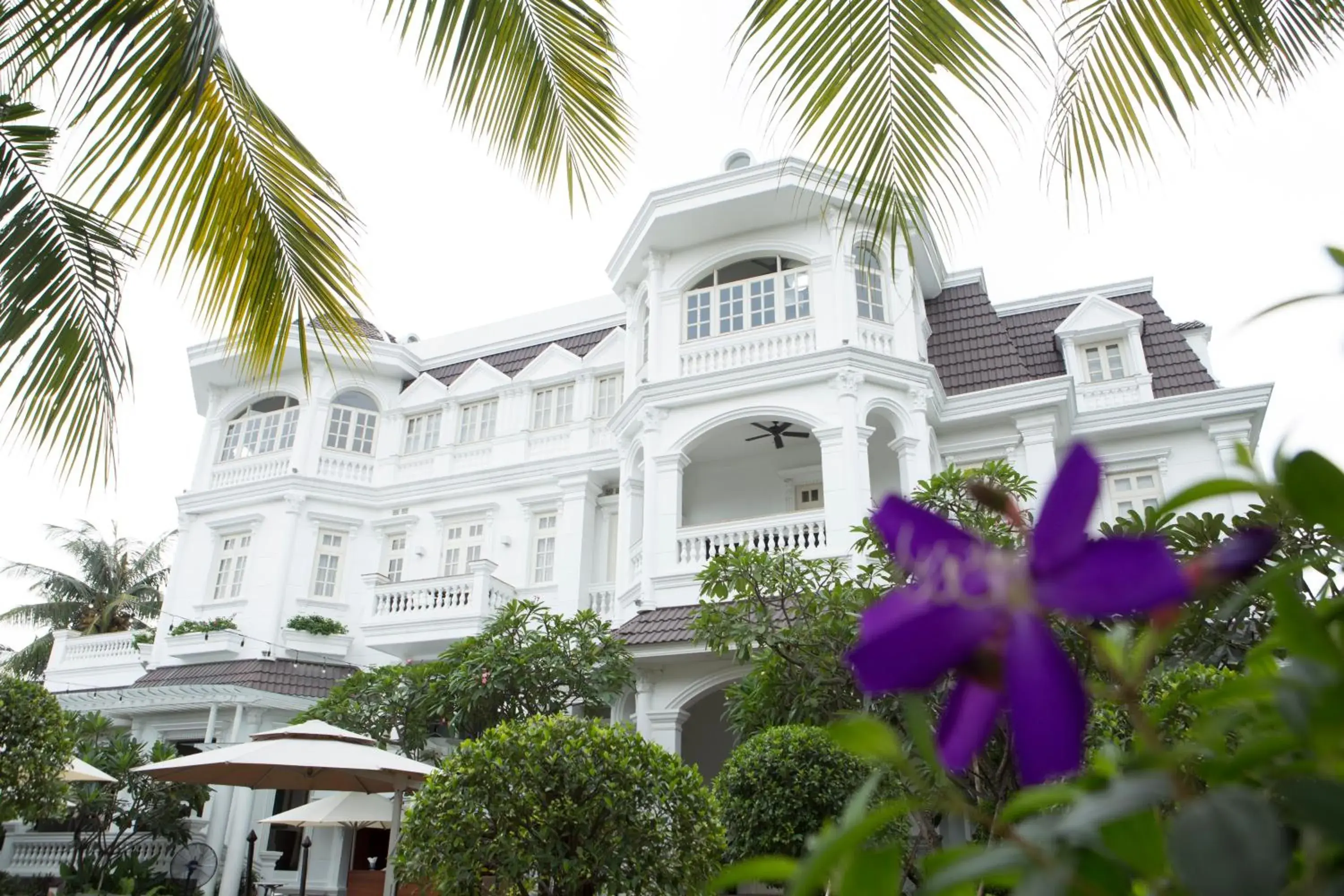 Facade/entrance in Villa Song Saigon Facade/entrance in Villa Song Saigon
