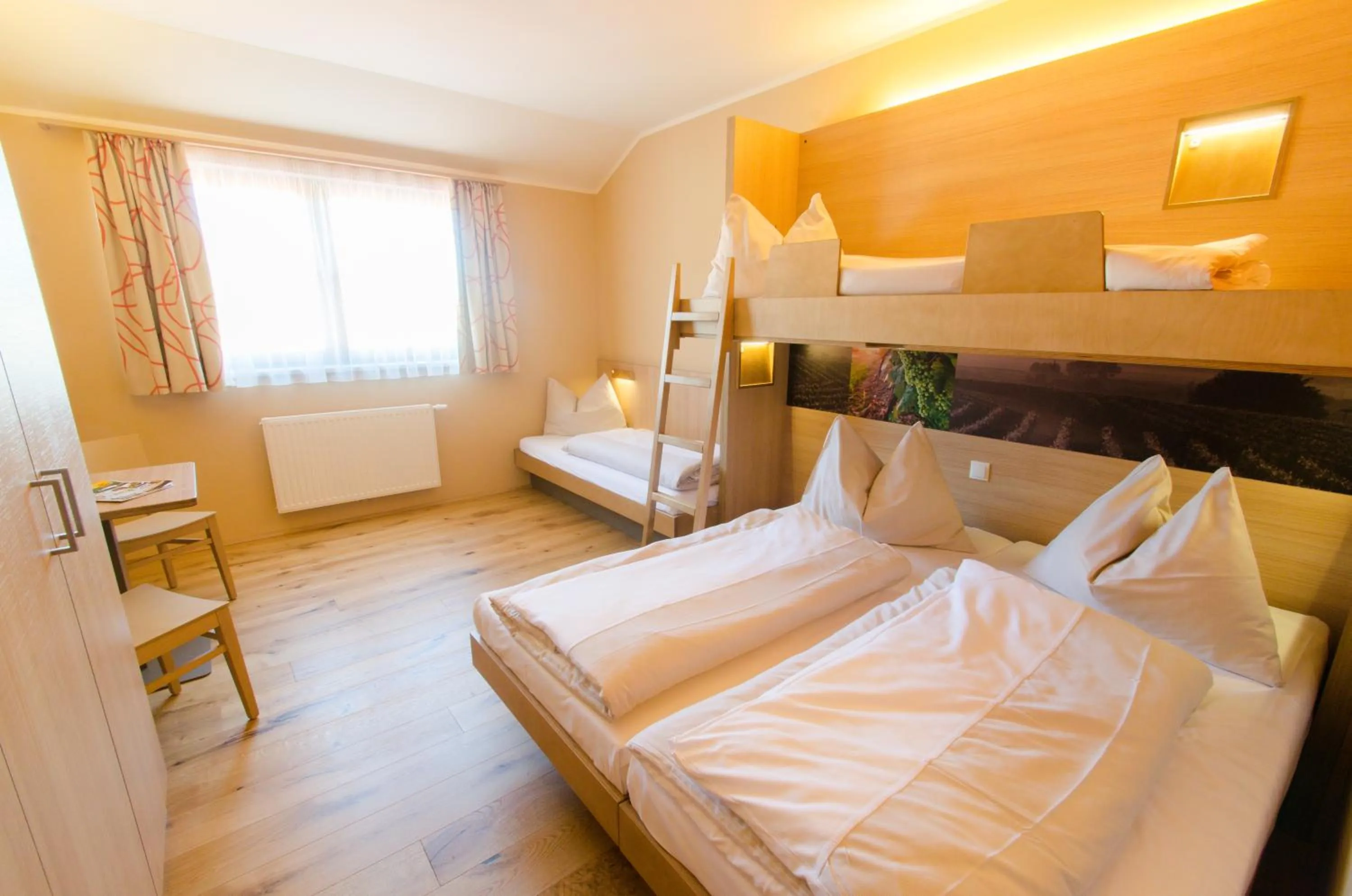 Staff, Bed in JUFA Hotel Neutal