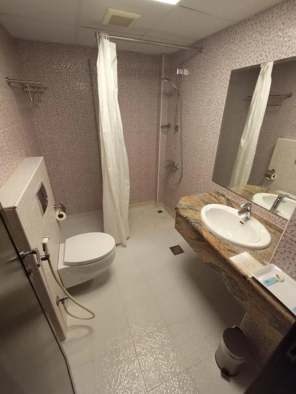 Shower in Asfar Hotel Apartments