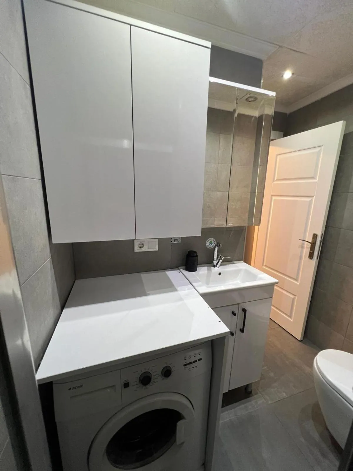 Toilet in Middle Village