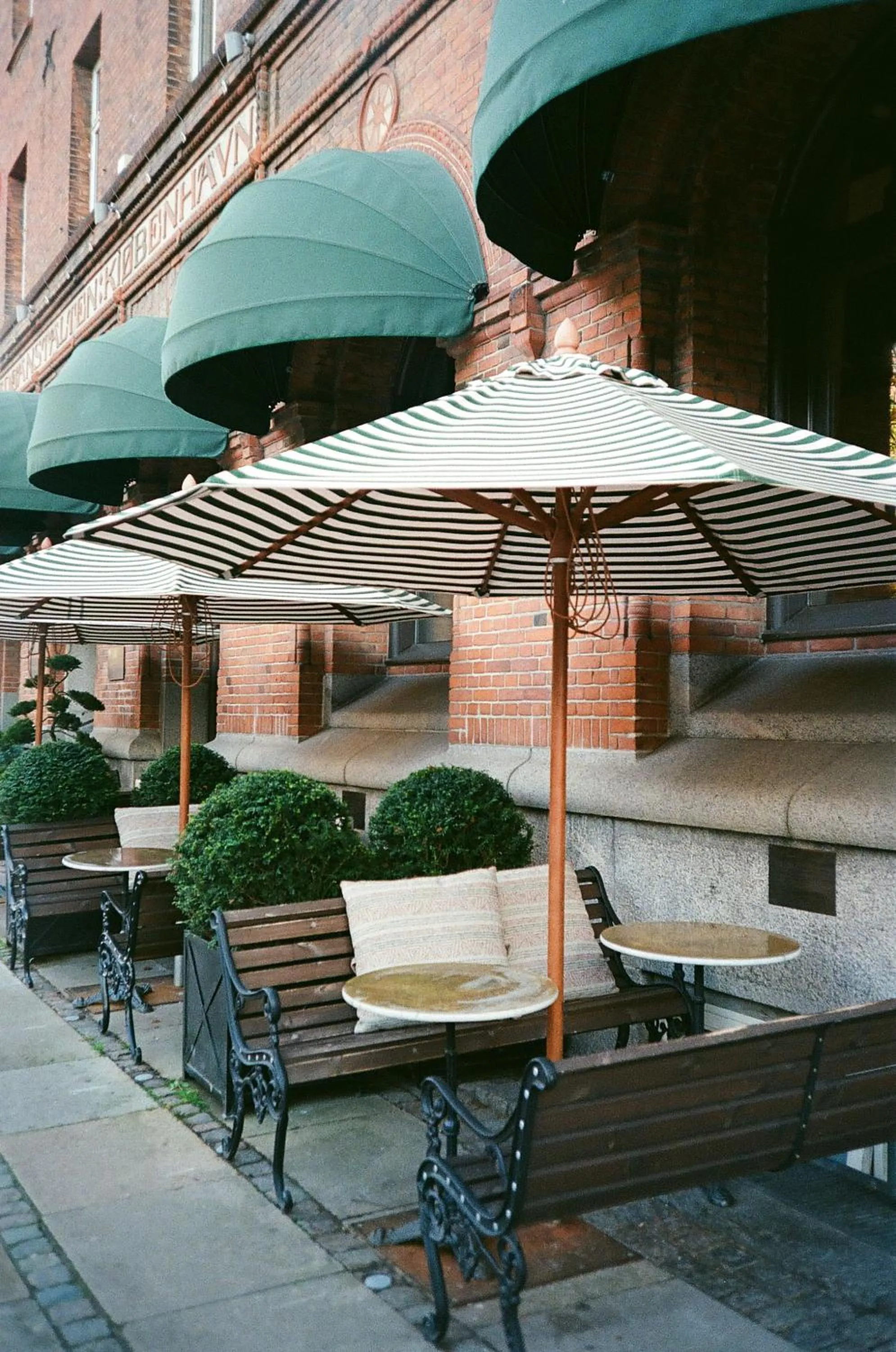 Property building in Henriks Hotel