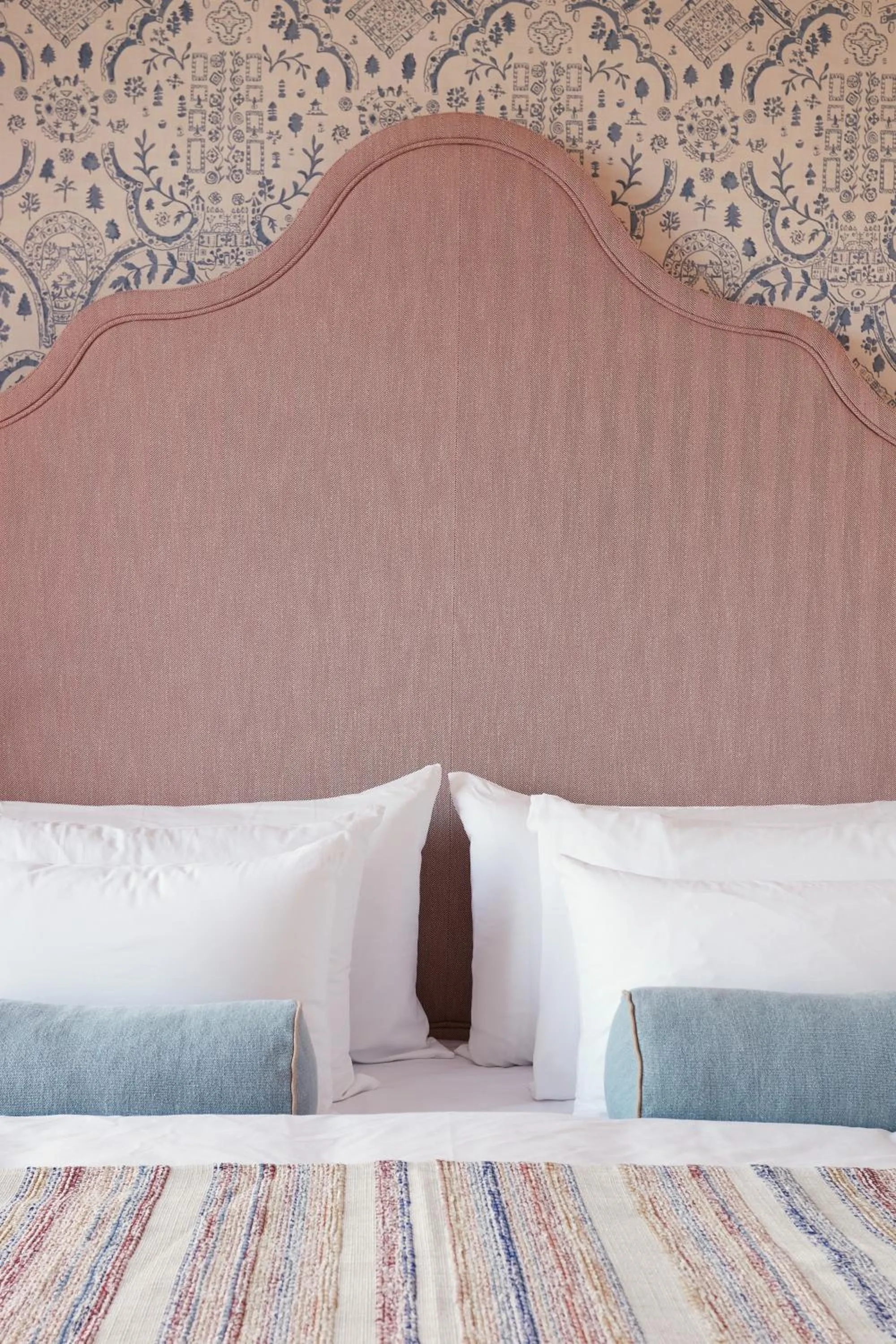 Bed in Henriks Hotel