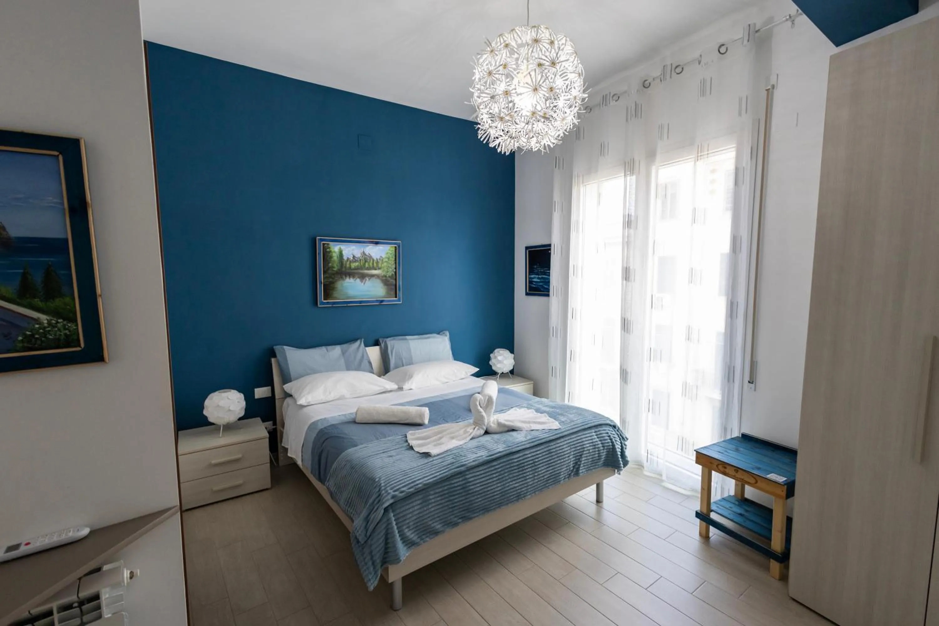 Double Room with Private Bathroom in PalerMonAmour Art Gallery Suite