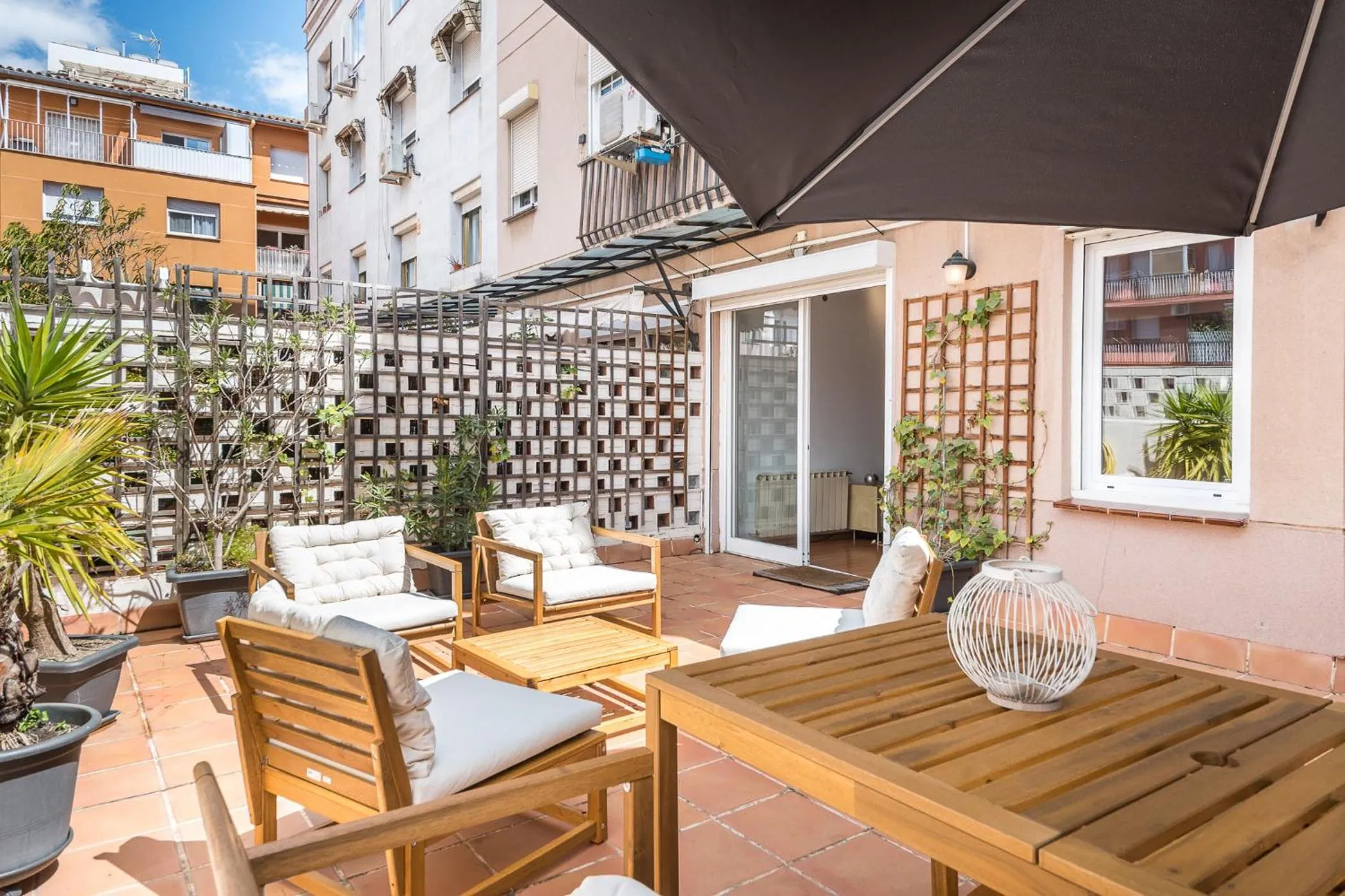 Apartment with terrace a step away from Montjuic, Barcelona