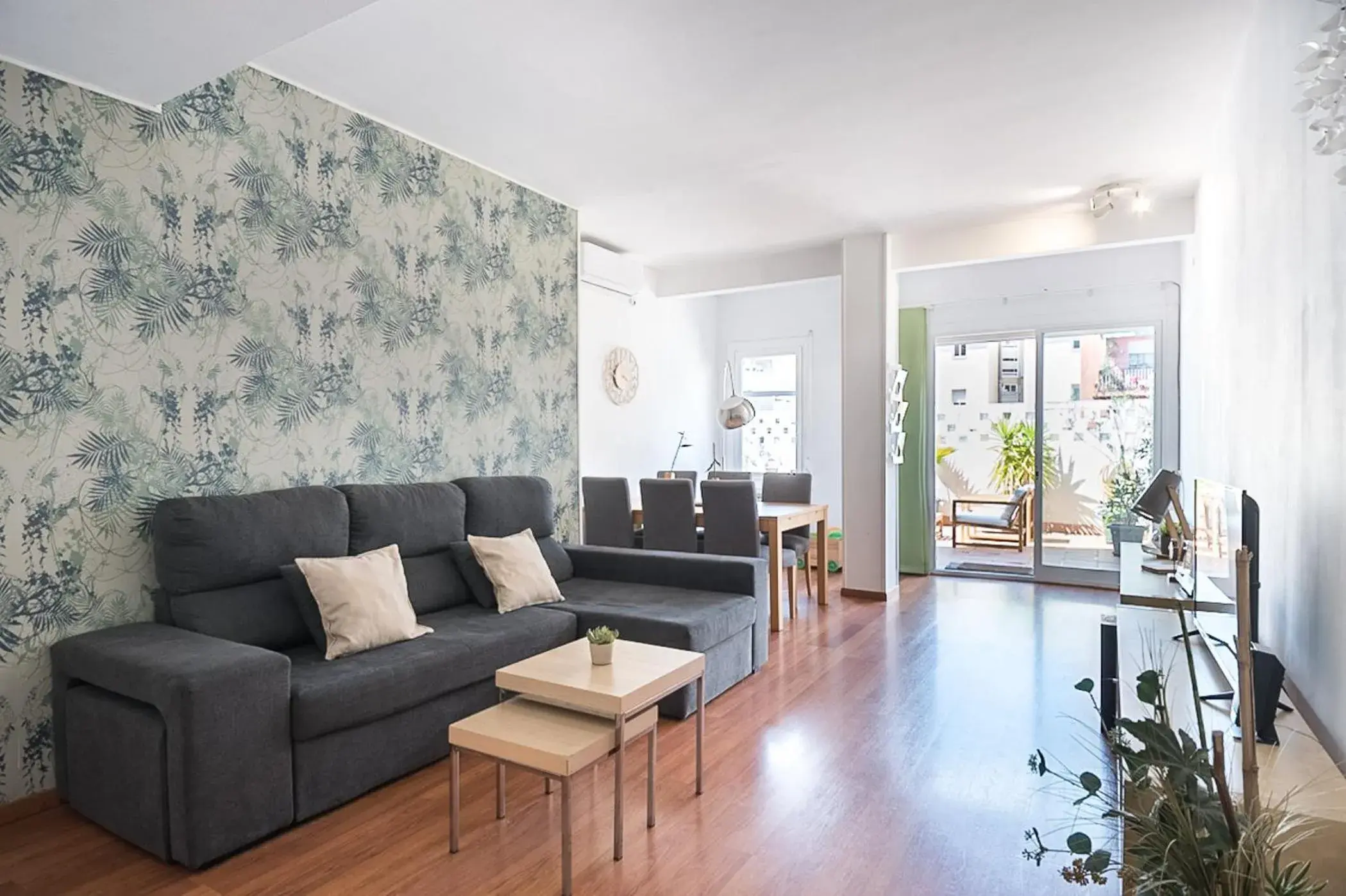 Apartment with terrace a step away from Montjuic, Barcelona Apartment with terrace a step away from Montjuic, Barcelona