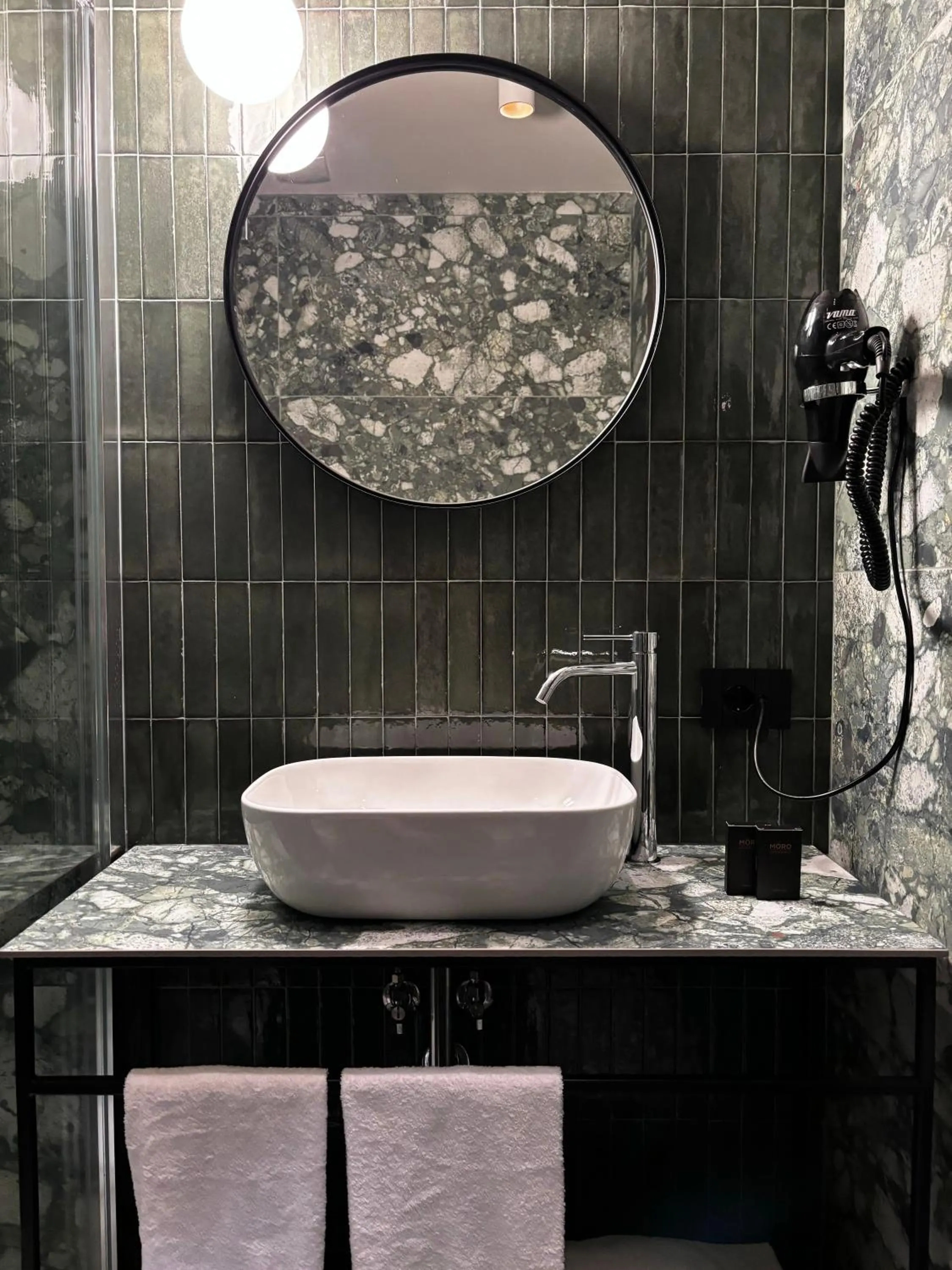 Bathroom in AV Hotel Milano