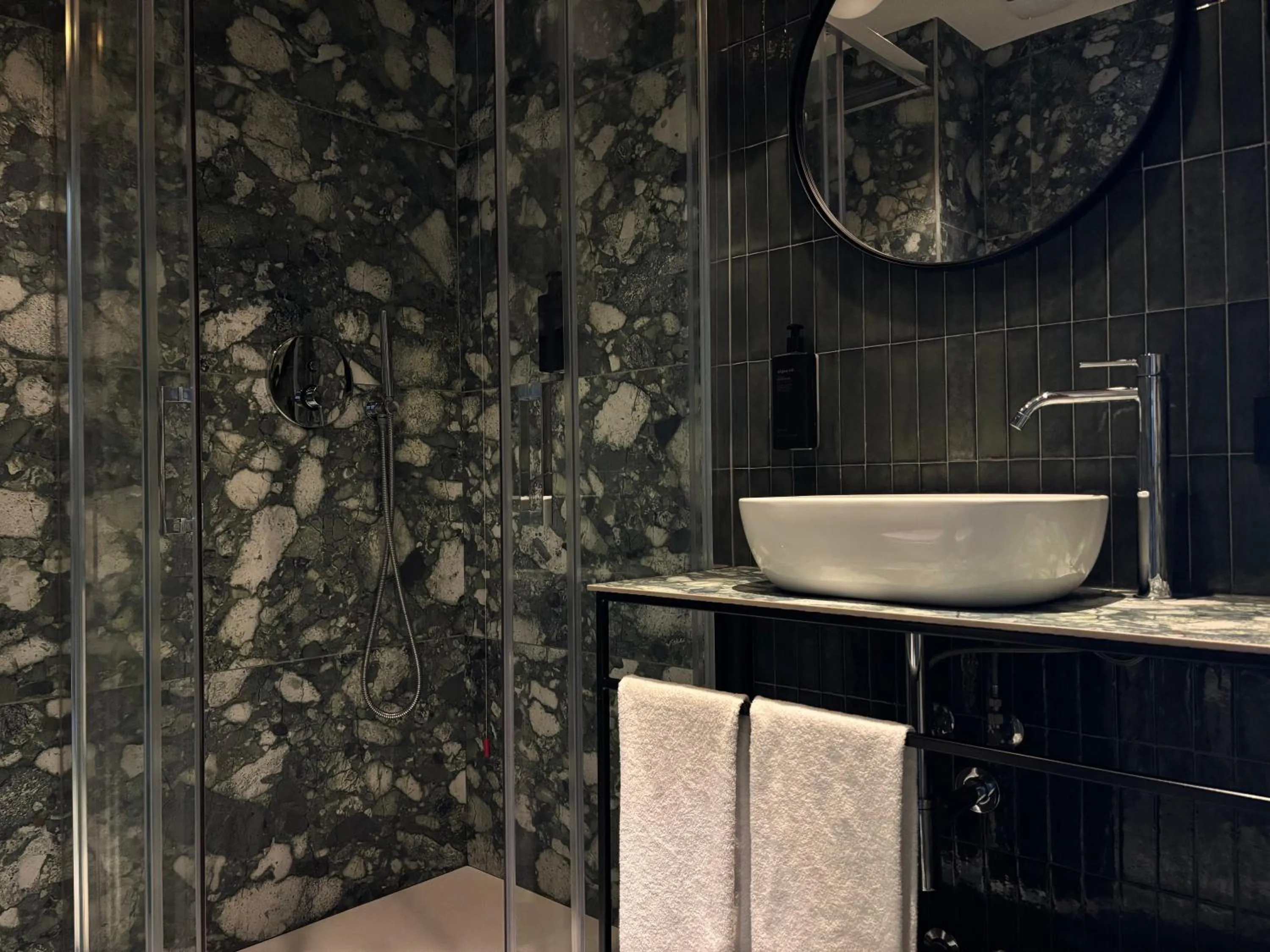 Shower in AV Hotel Milano