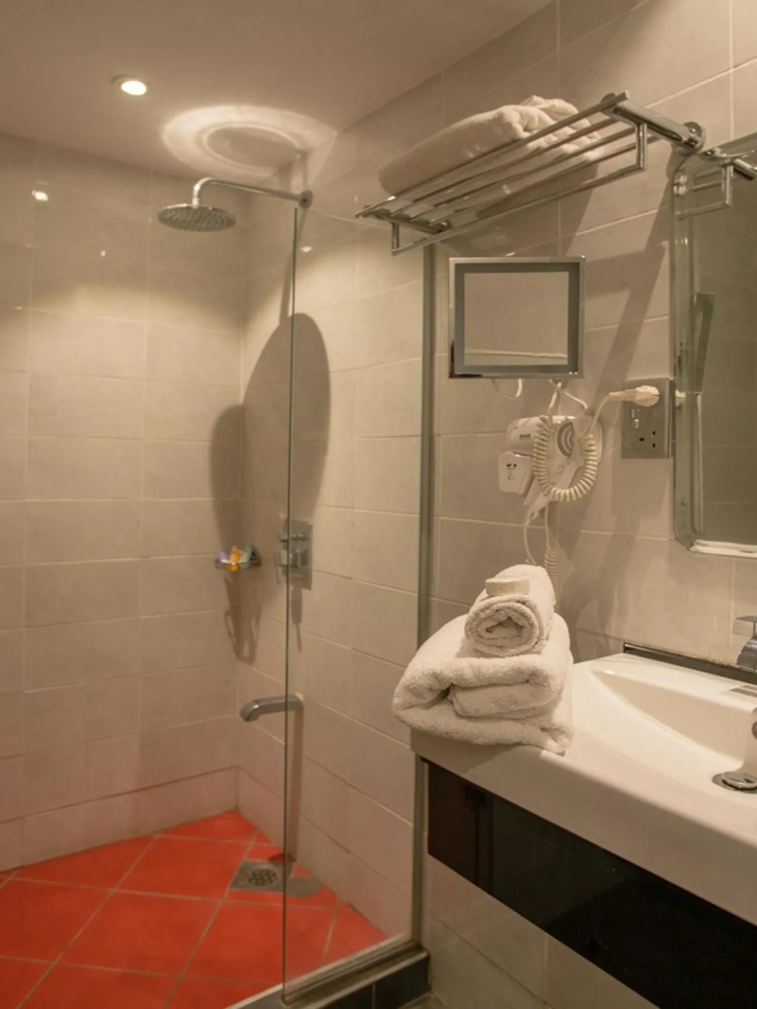 Shower in Cloud Hotel & Suites