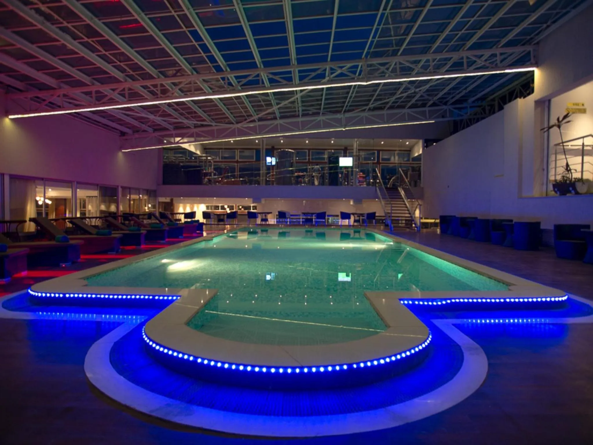 Swimming pool in Cloud Hotel & Suites