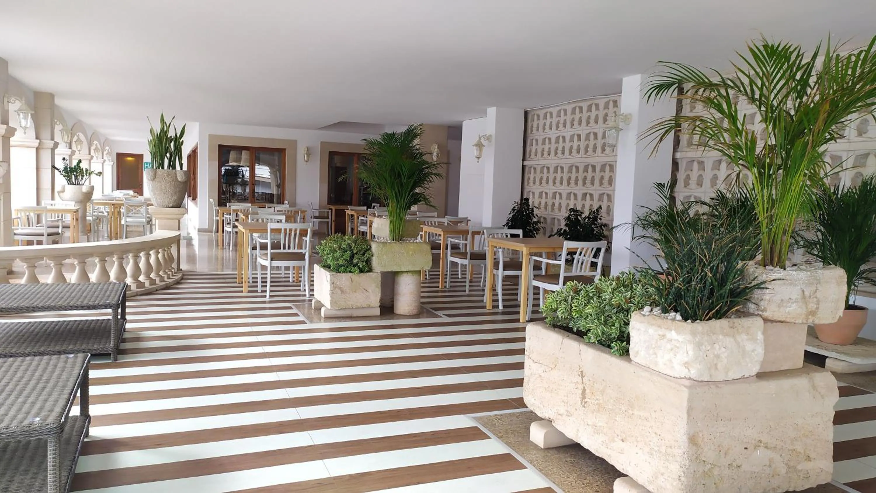 Restaurant/places to eat in Hotel Nou Can Guillem