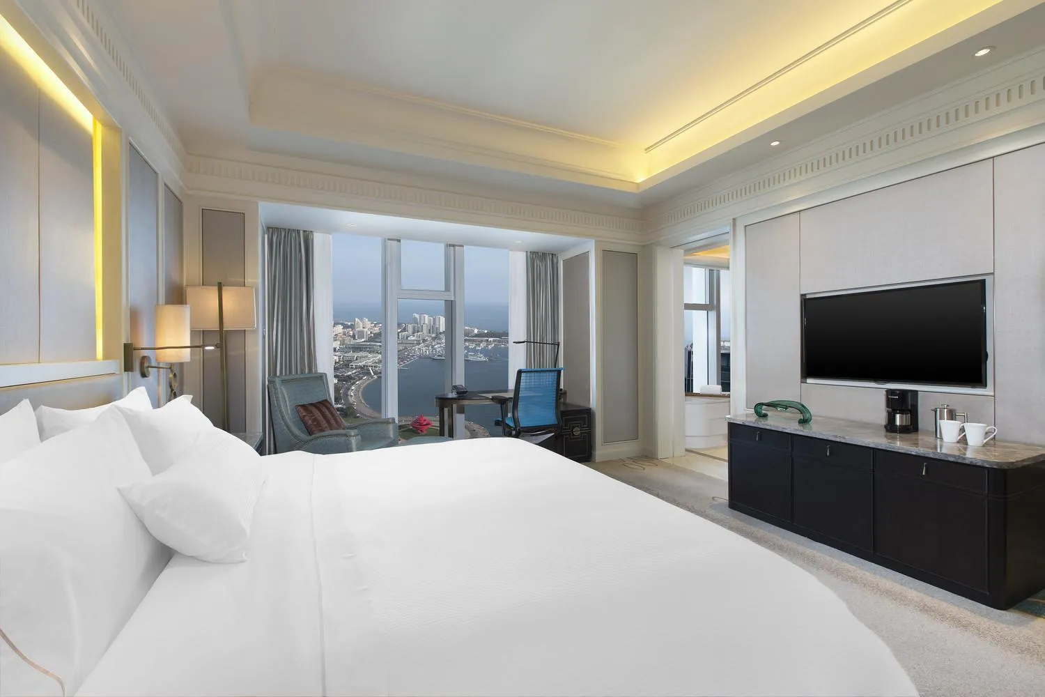 Bedroom, Bed in The Westin Qingdao - Instagrammable