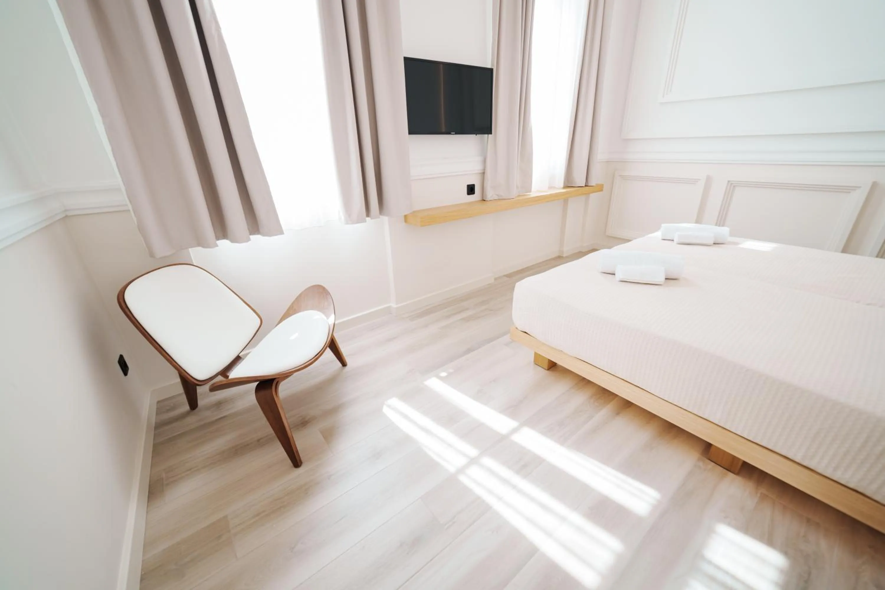 TV and multimedia, Bed in Agora Athens Suites