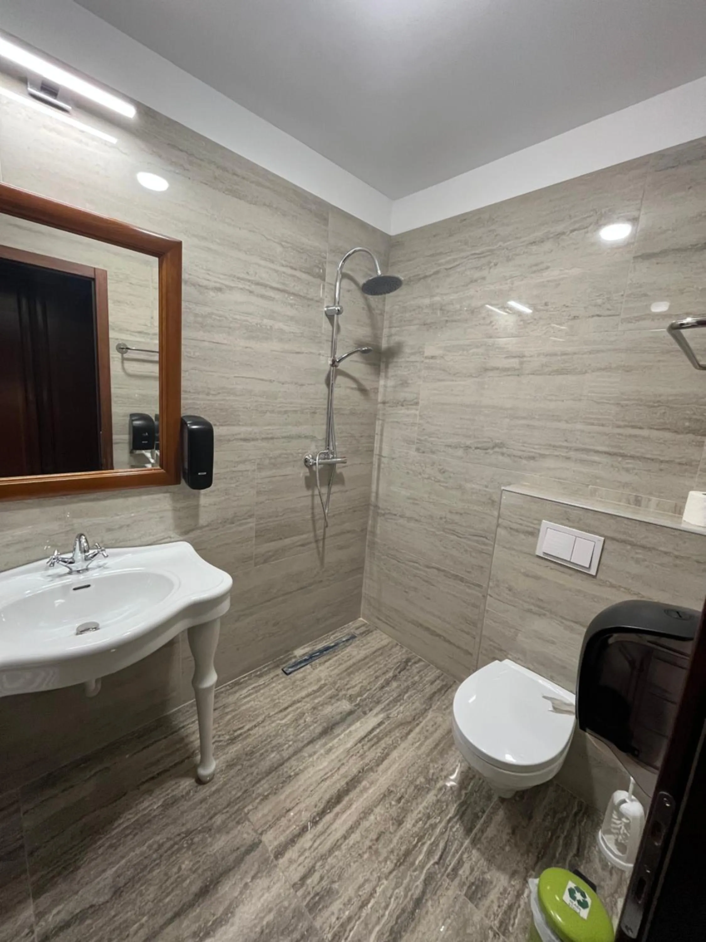 Bathroom in Pensiunea View Cluj, panoramă superbă, liniște în natură, acces rapid la oraș