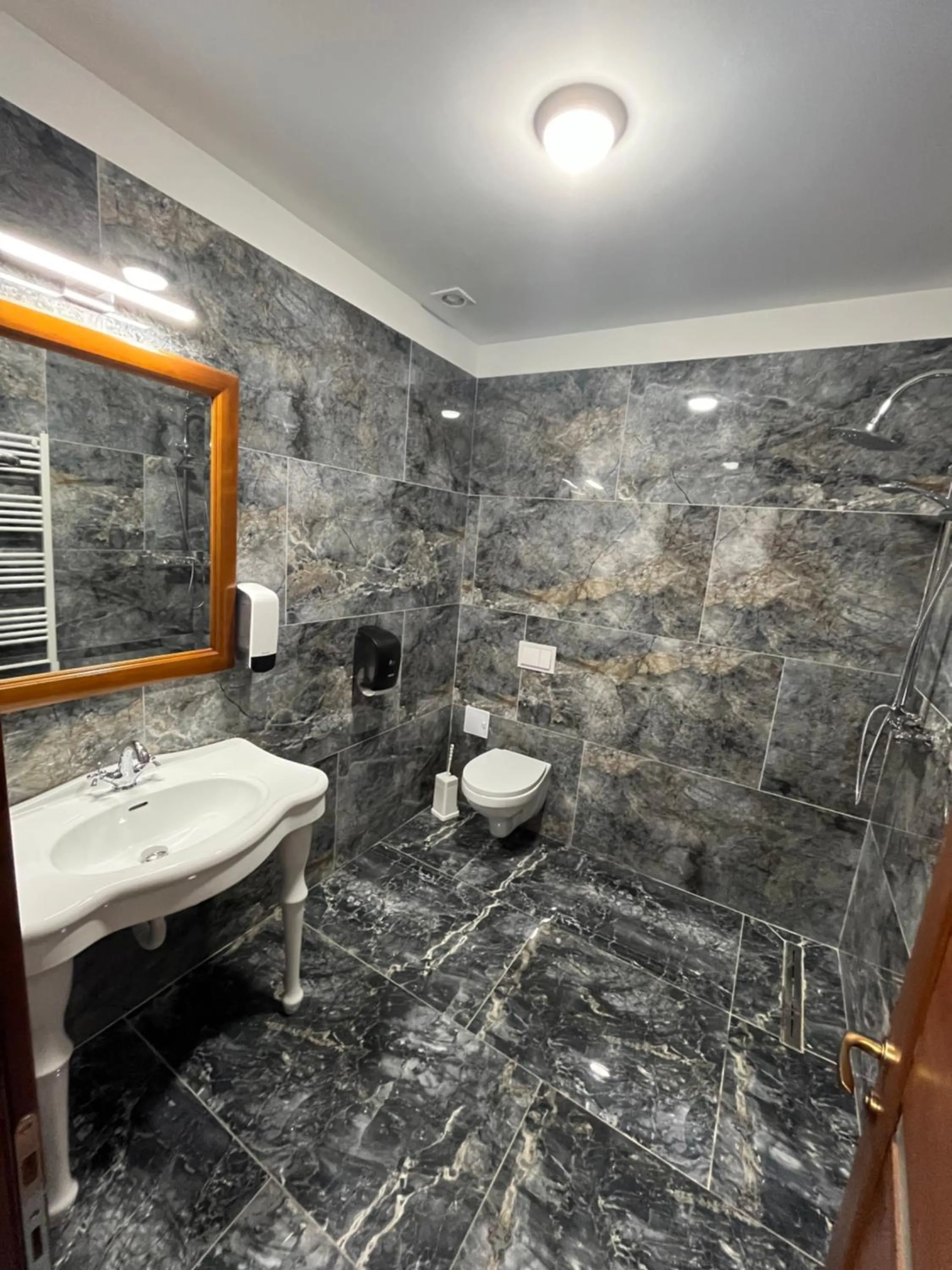 Bathroom in Pensiunea View Cluj, panoramă superbă, liniște în natură, acces rapid la oraș