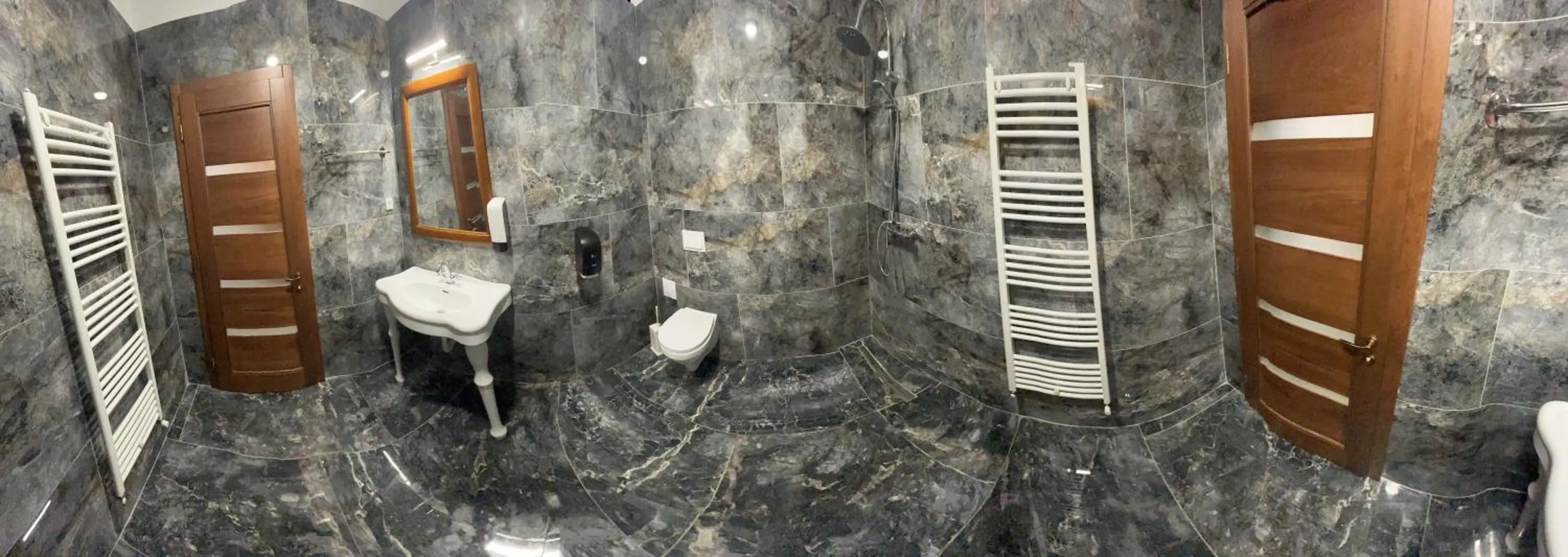Bathroom in Pensiunea View Cluj, panoramă superbă, liniște în natură, acces rapid la oraș