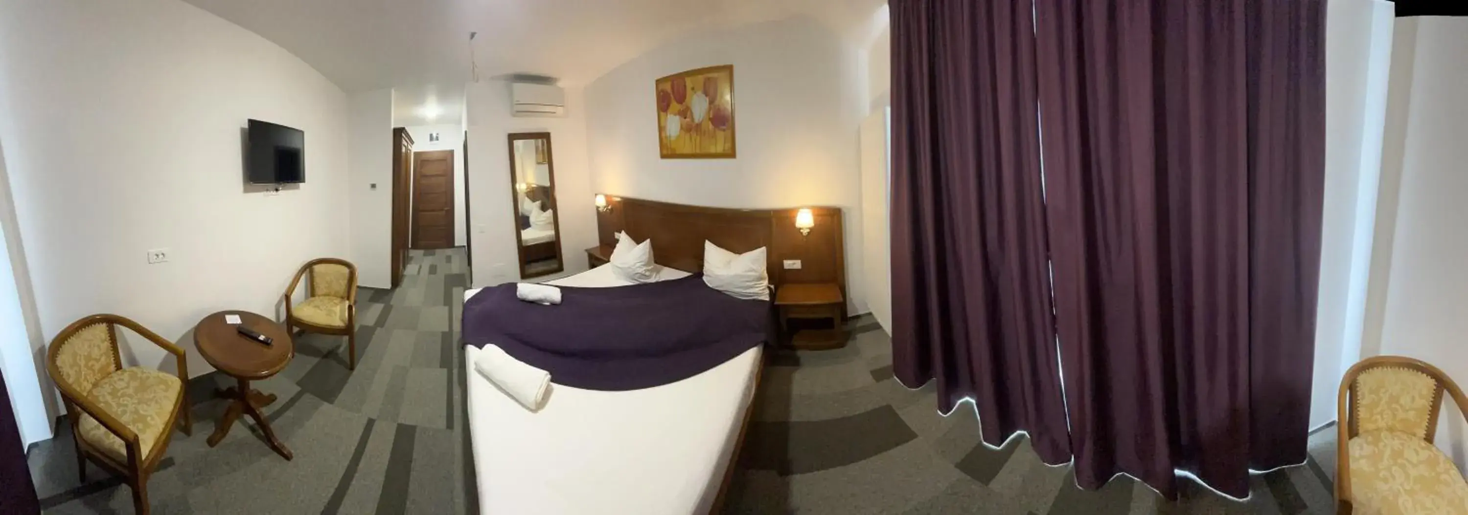 Superior King Room in Pensiunea View Cluj, panoramă superbă, liniște în natură, acces rapid la oraș Superior King Room in Pensiunea View Cluj, panoramă superbă, liniște în natură, acces rapid la oraș