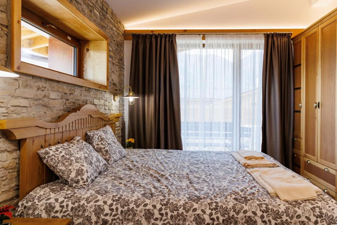 Photo of the whole room, Bed in Villa Letizia & Raphael w Sauna near Pirin Golf Resort