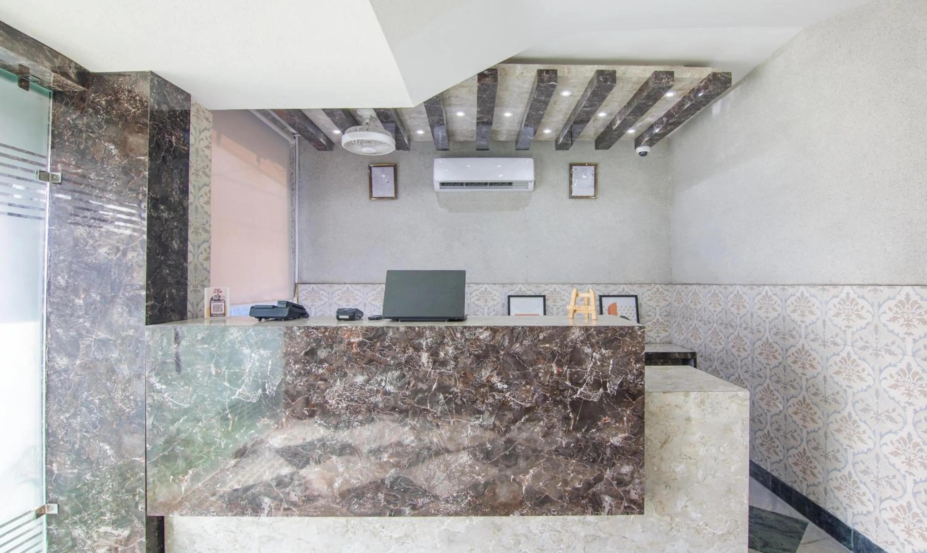 Lobby or reception in Treebo Trinetar International