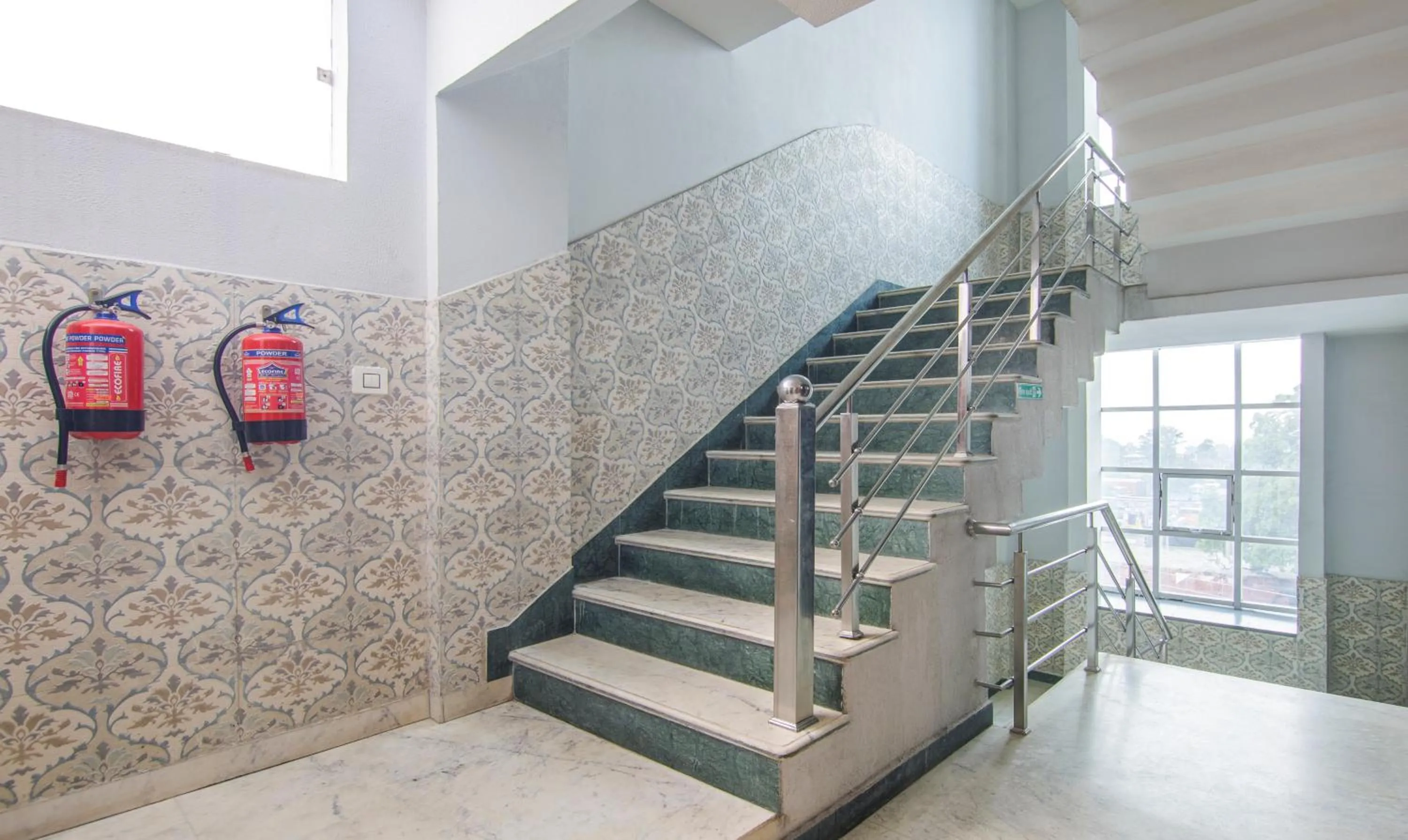 Lobby or reception in Treebo Trinetar International