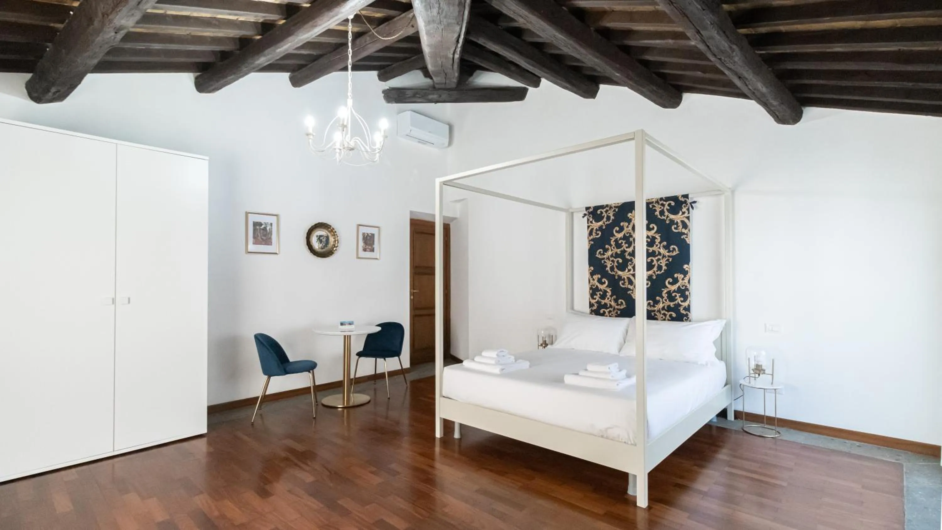 Bed in Italianway Collection - Barberini Elegantia Apartments Roma