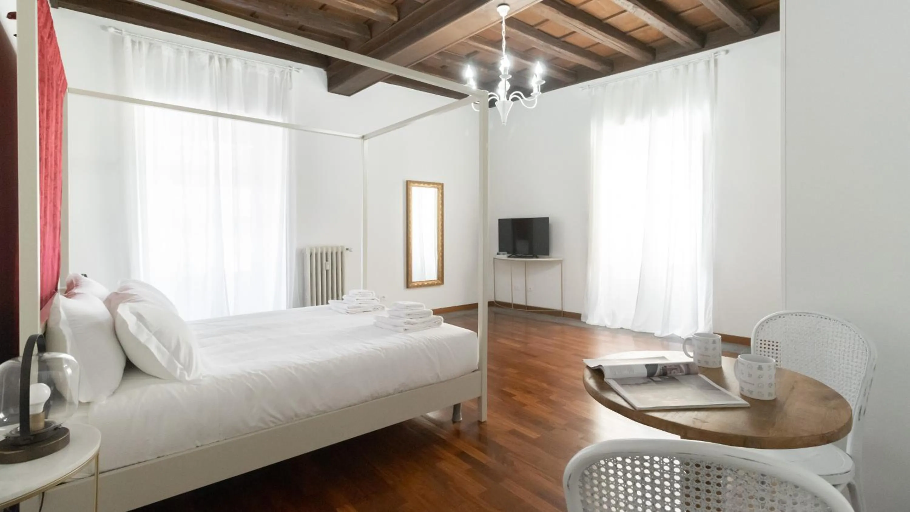 Bed in Italianway Collection - Barberini Elegantia Apartments Roma