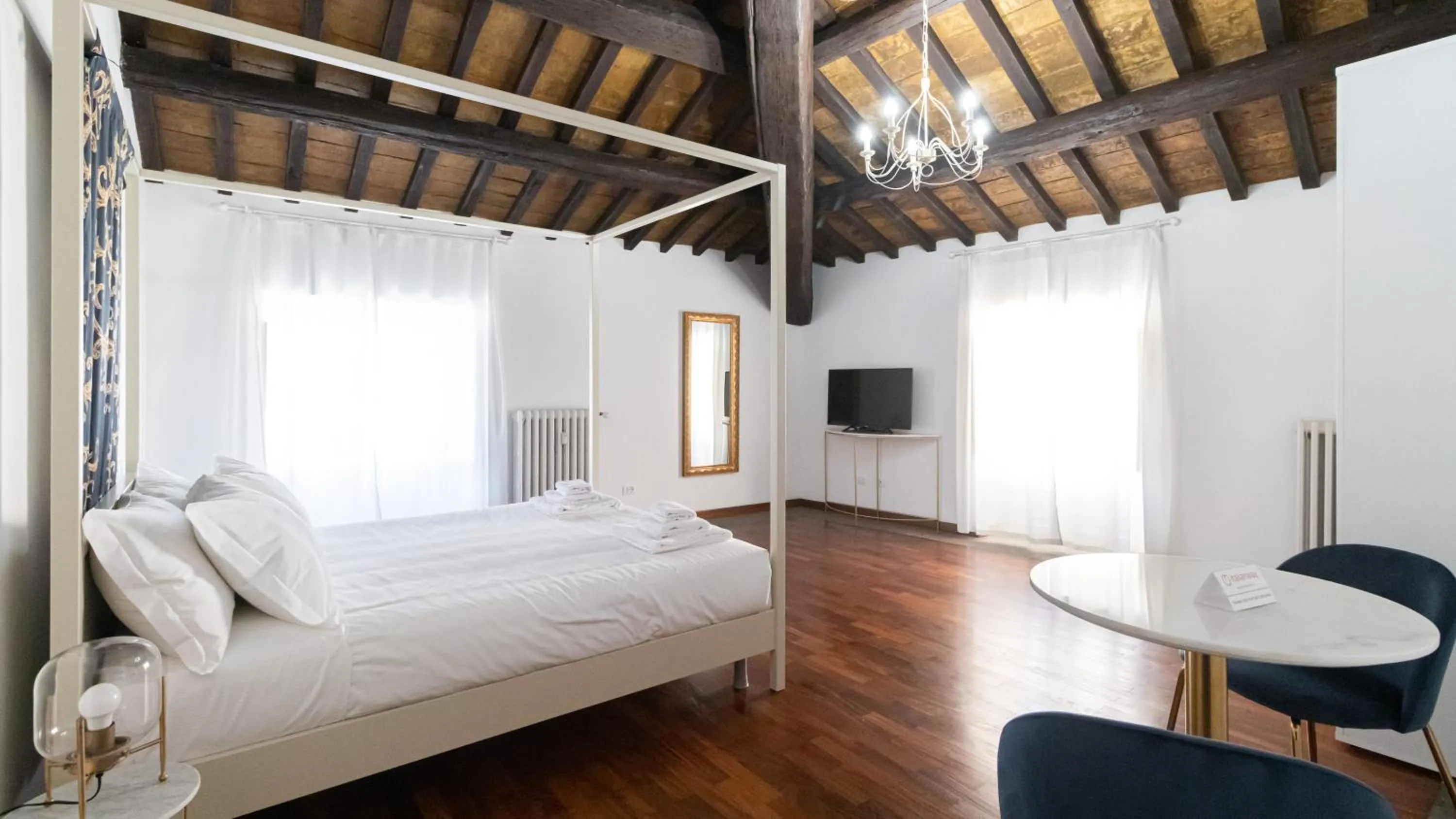 Bed in Italianway Collection - Barberini Elegantia Apartments Roma