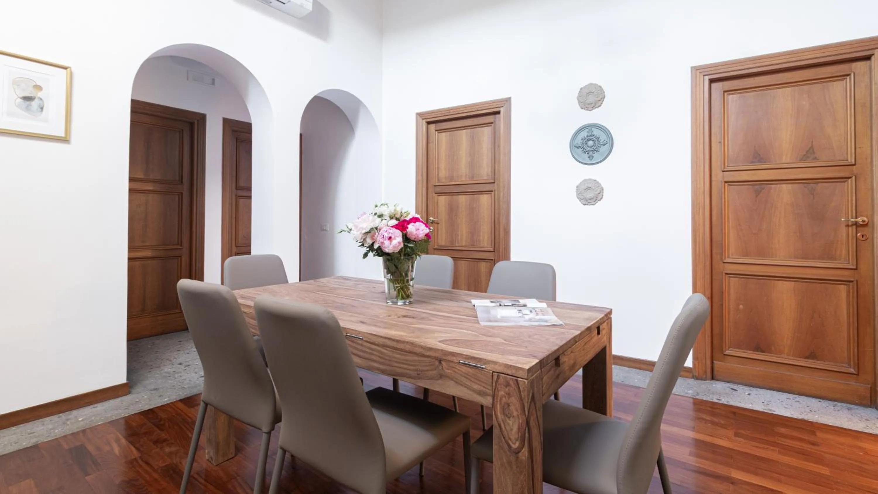 Dining area in Italianway Collection - Barberini Elegantia Apartments Roma