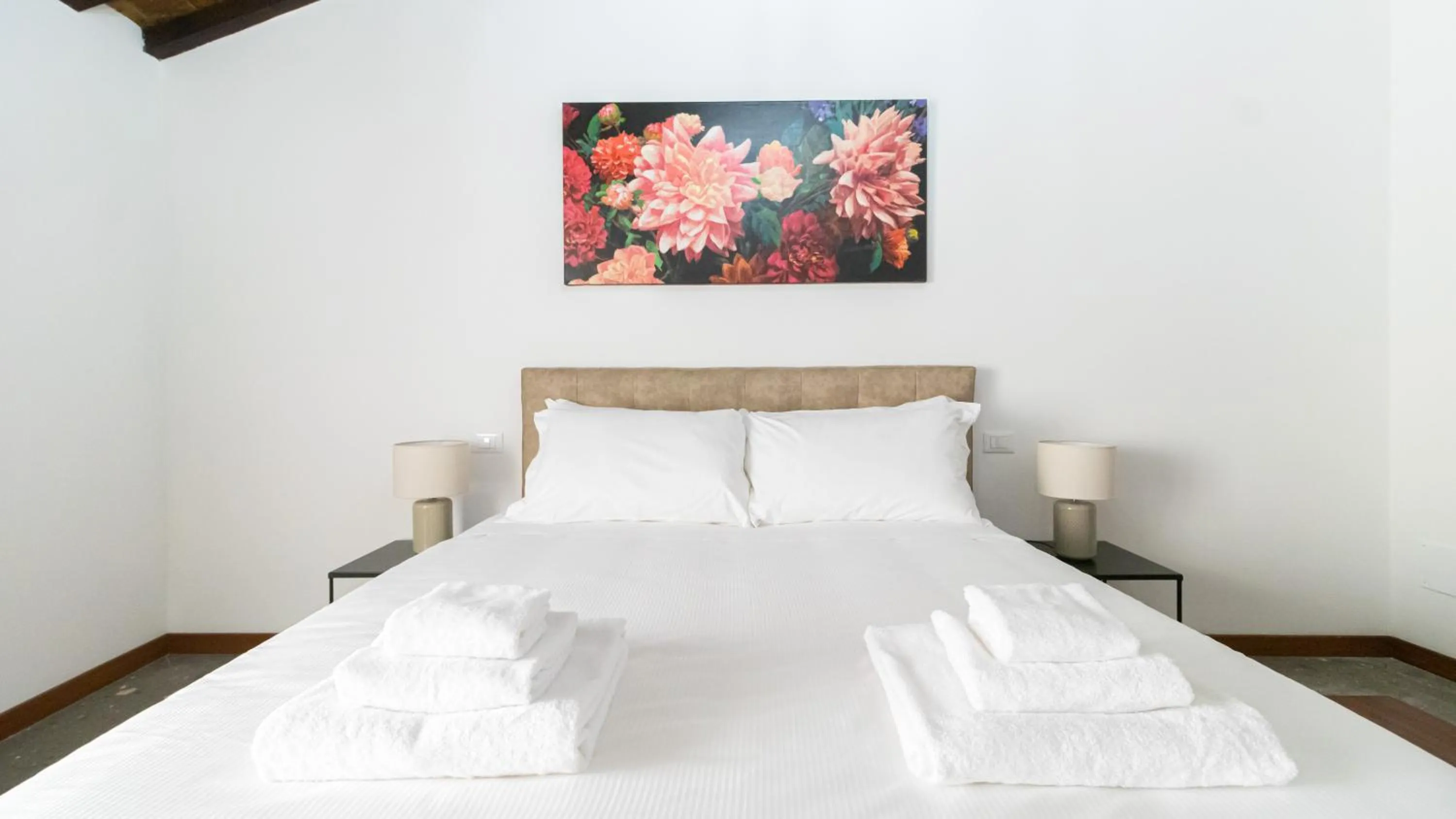 Bed in Italianway Collection - Barberini Elegantia Apartments Roma