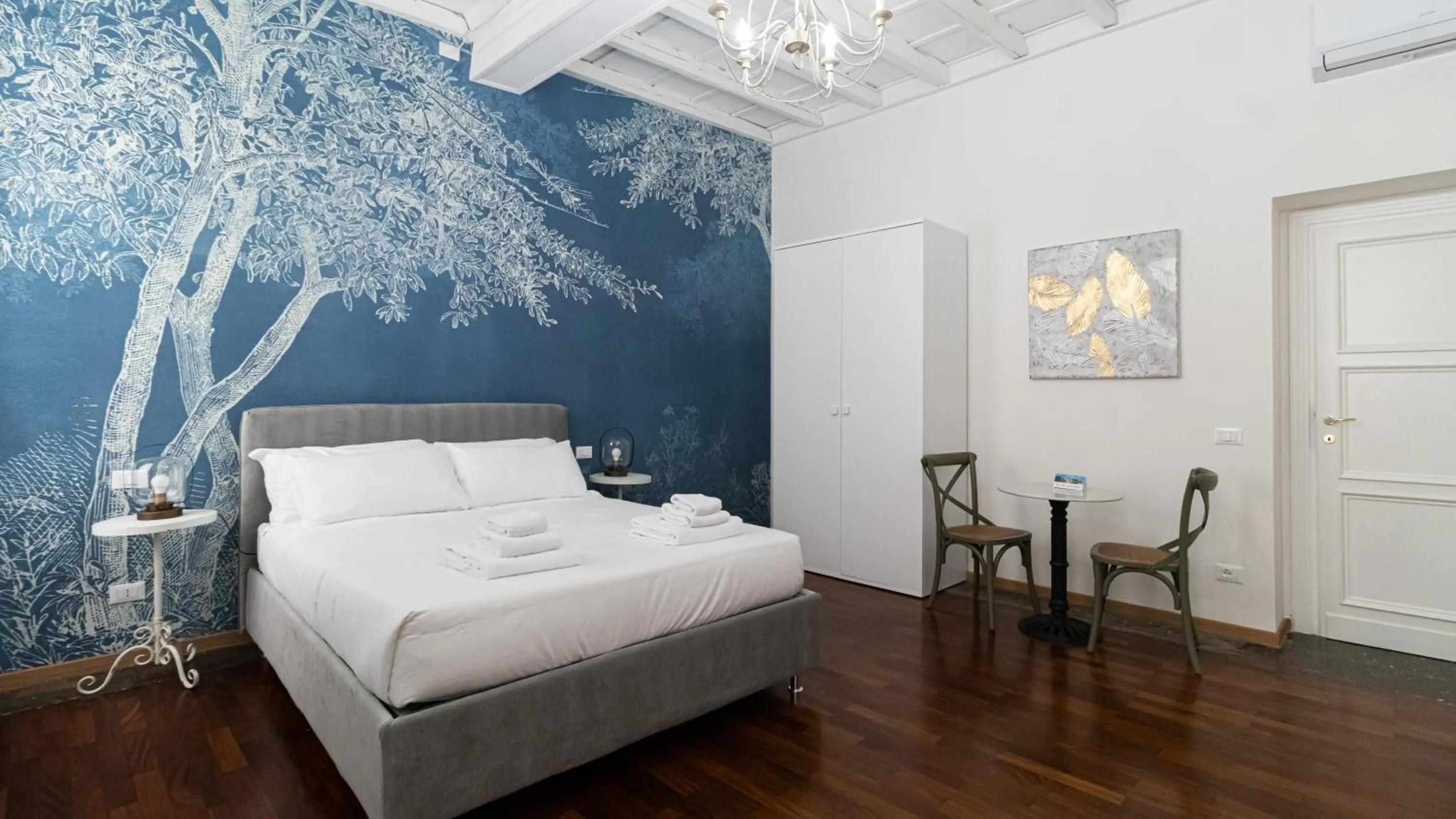Bed in Italianway Collection - Barberini Elegantia Apartments Roma