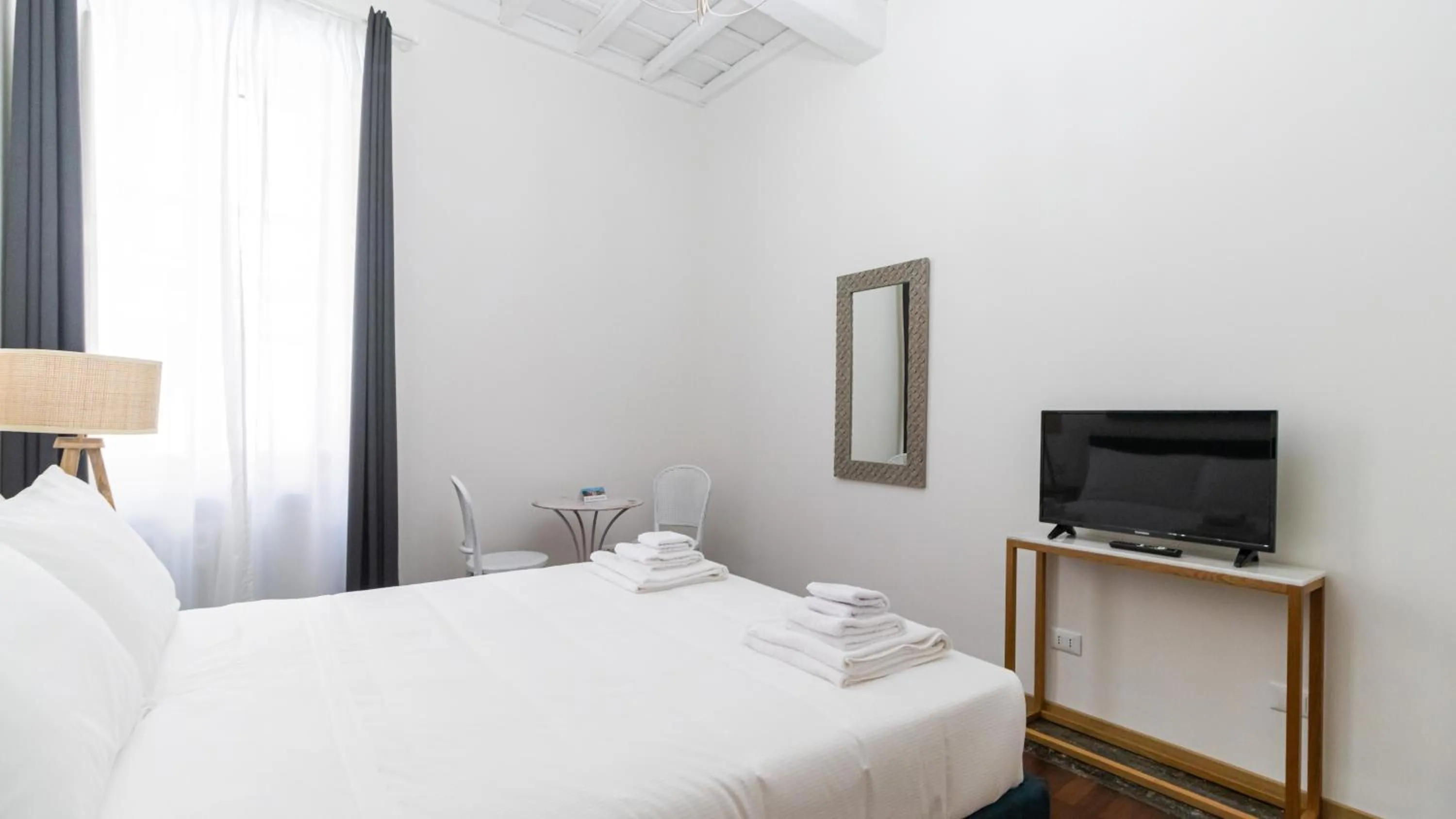 Bed in Italianway Collection - Barberini Elegantia Apartments Roma