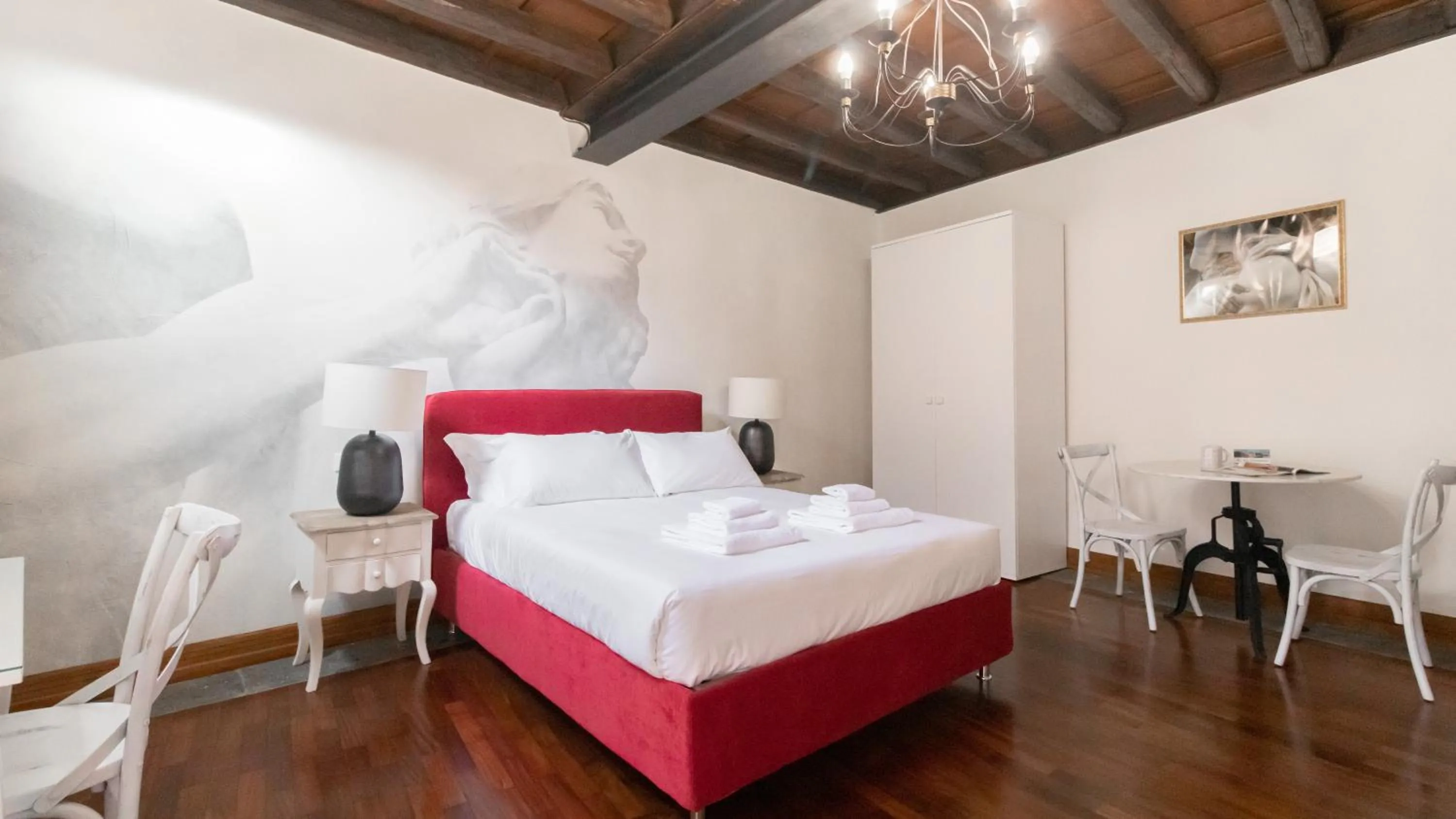 Bed in Italianway Collection - Barberini Elegantia Apartments Roma
